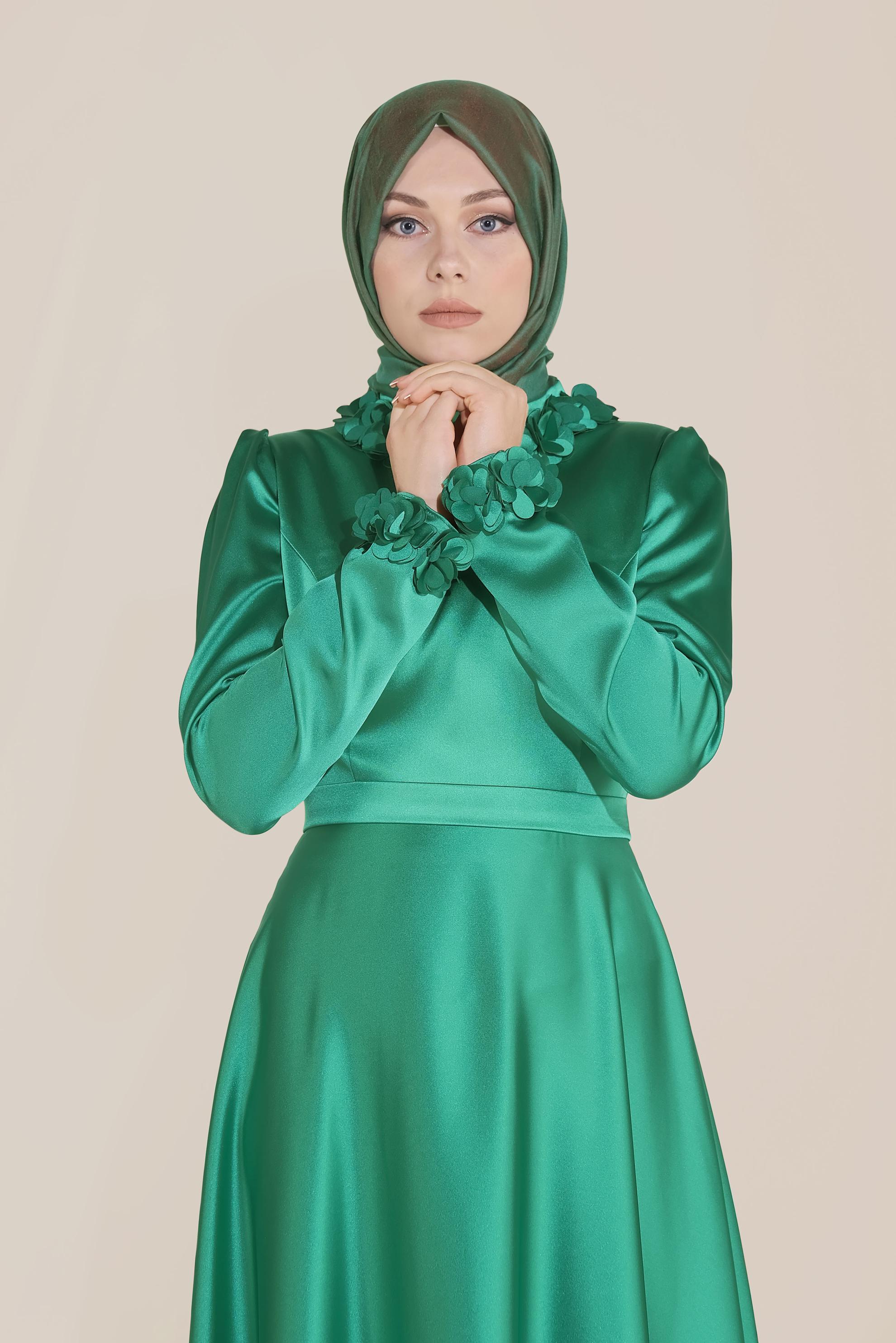 Tesettür giyim YEŞİL YAKASI ÇİÇEK İŞLEMELİ ELBİSE 40677 