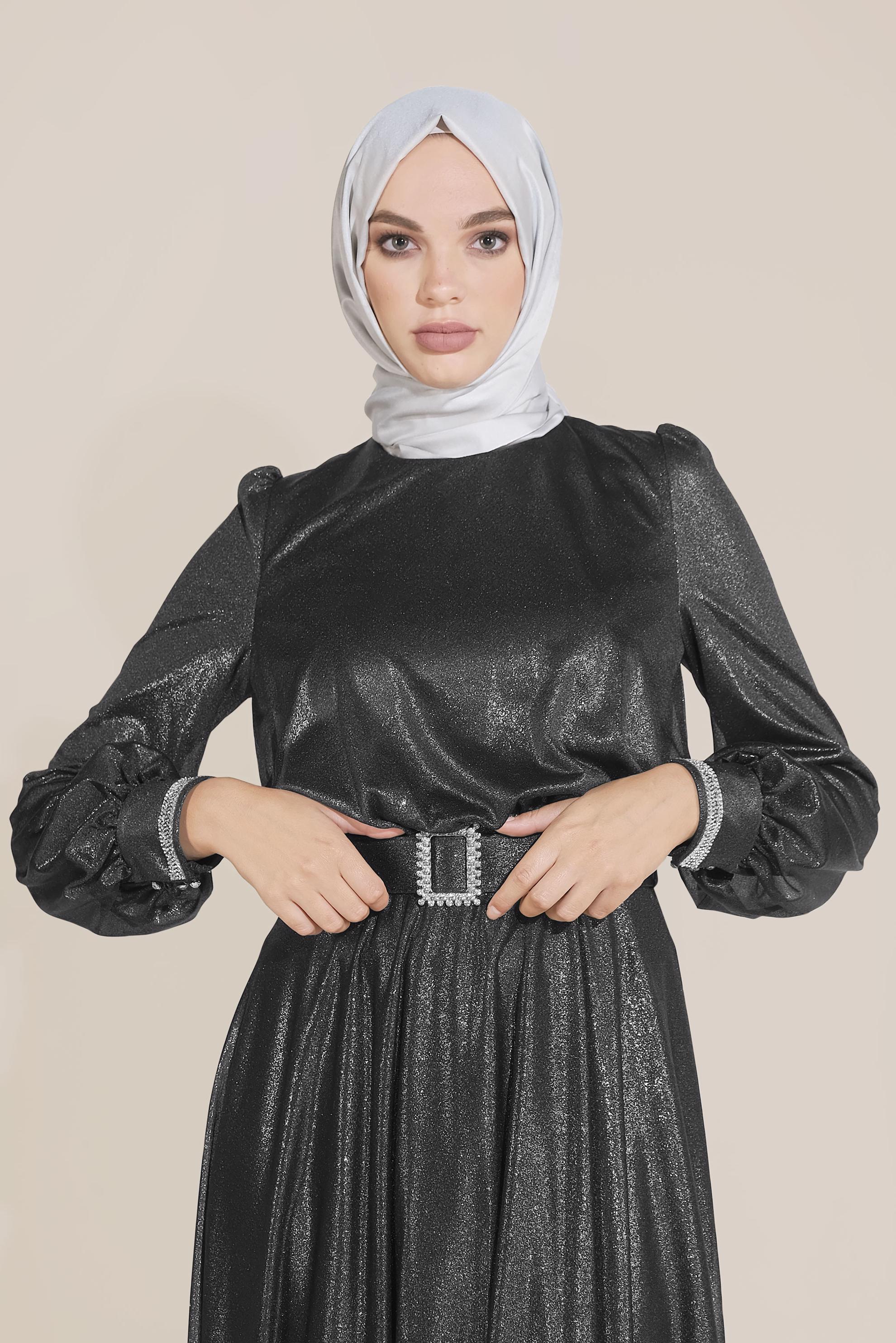 Tesettür giyim SİYAH PARLAK KUMAŞ KEMERLİ ELBİSE 40736