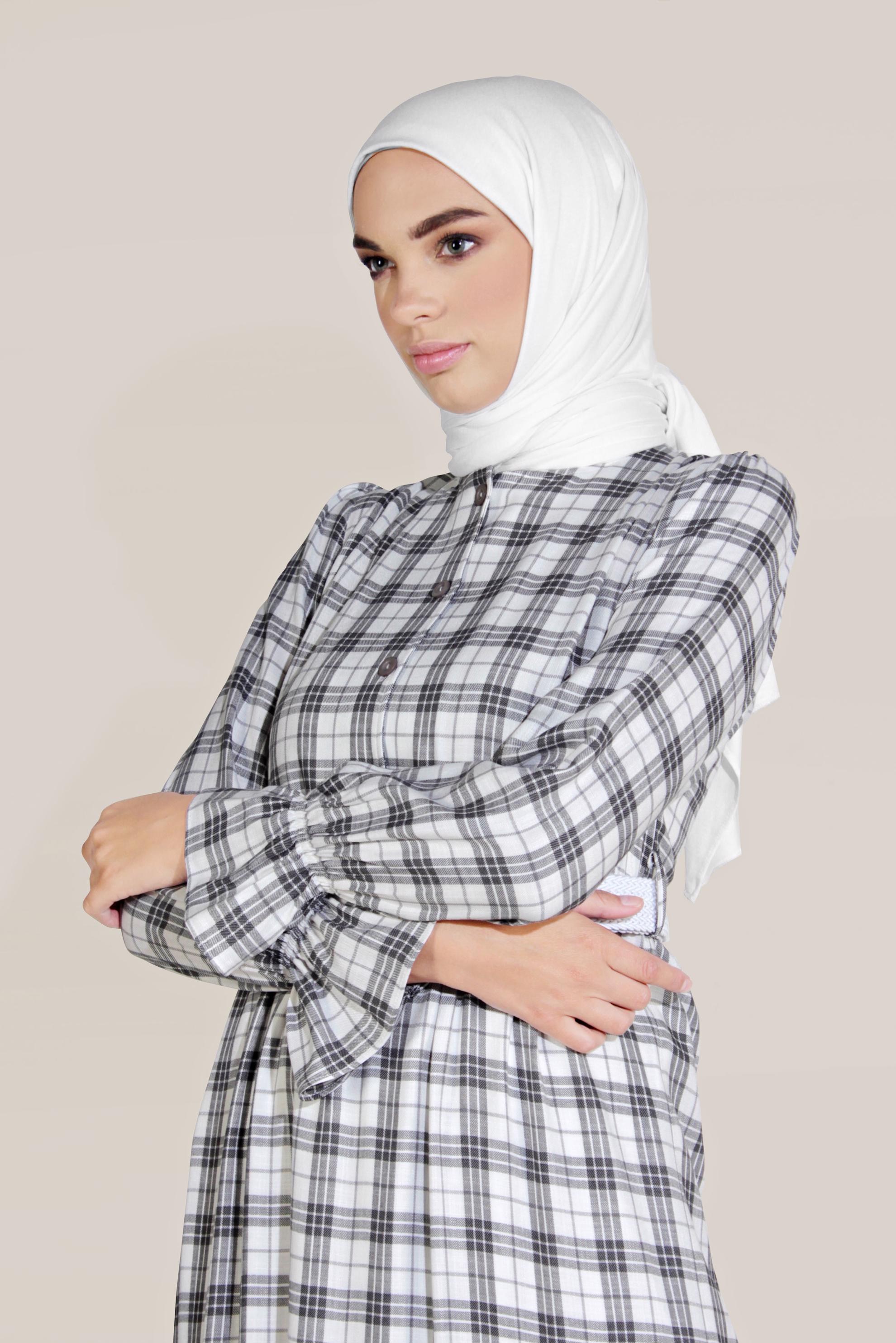 Tesettür giyim SİYAH KEMERLİ VOLANLI EKOSE ELBİSE 40768