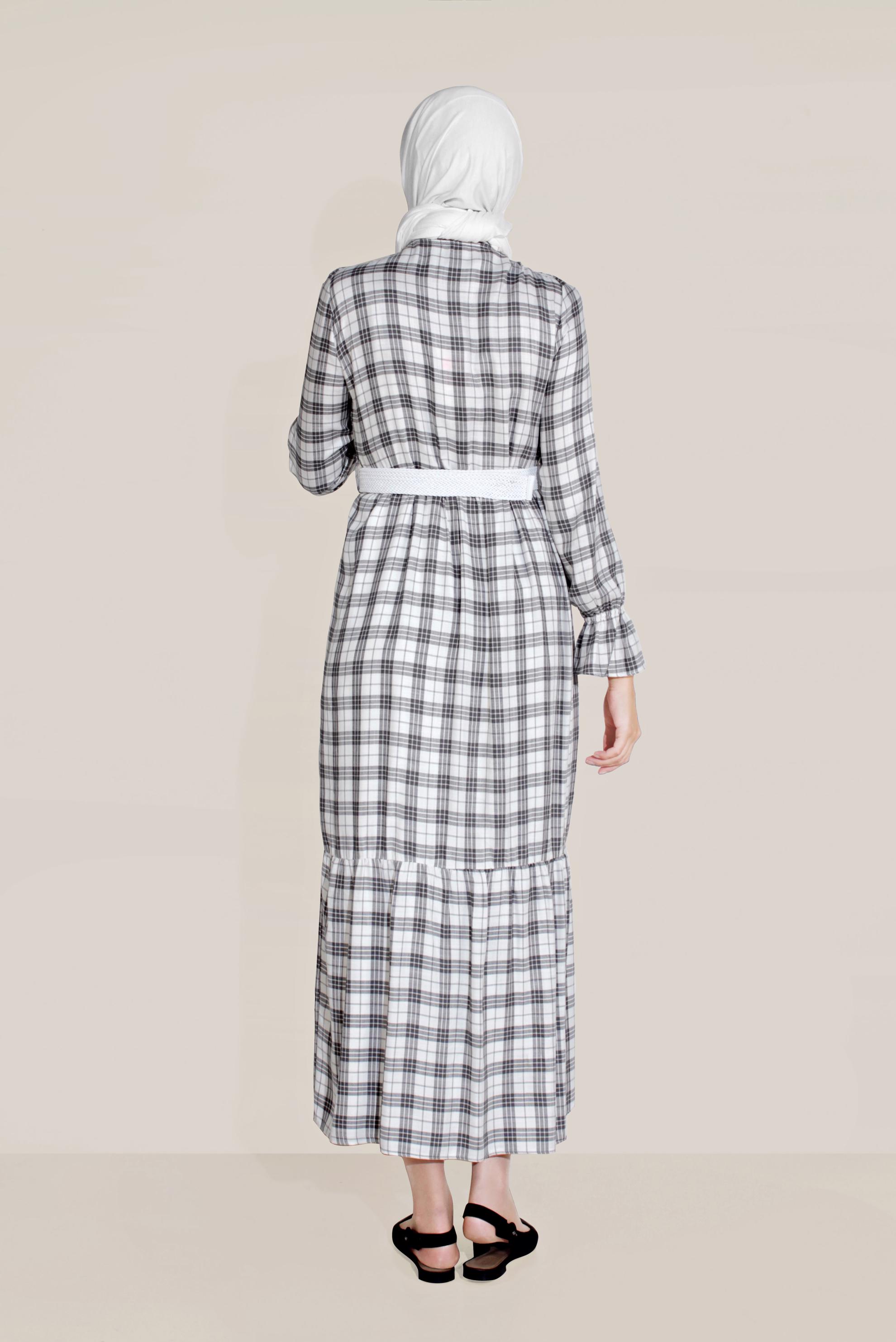 Tesettür giyim SİYAH KEMERLİ VOLANLI EKOSE ELBİSE 40768