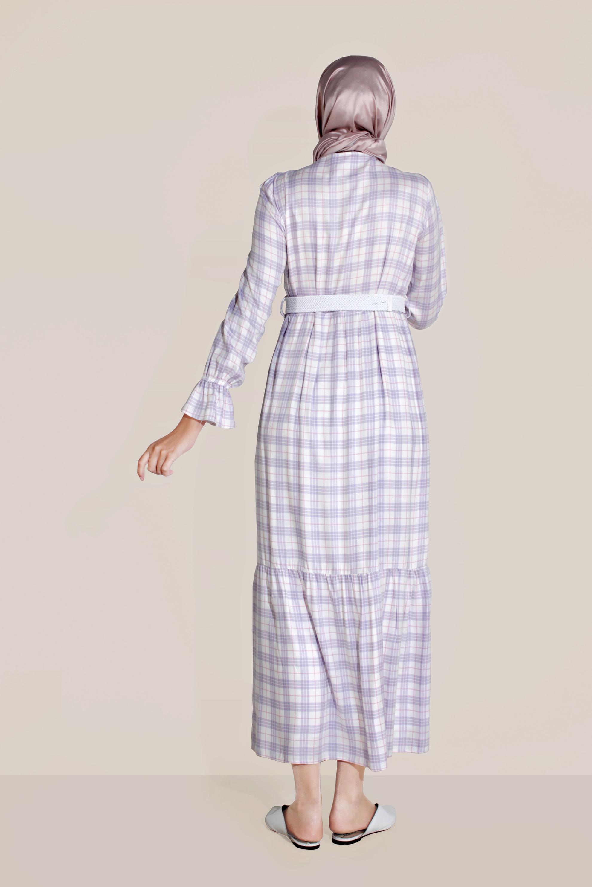 Tesettür giyim MOR KEMERLİ VOLANLI EKOSE ELBİSE 40768