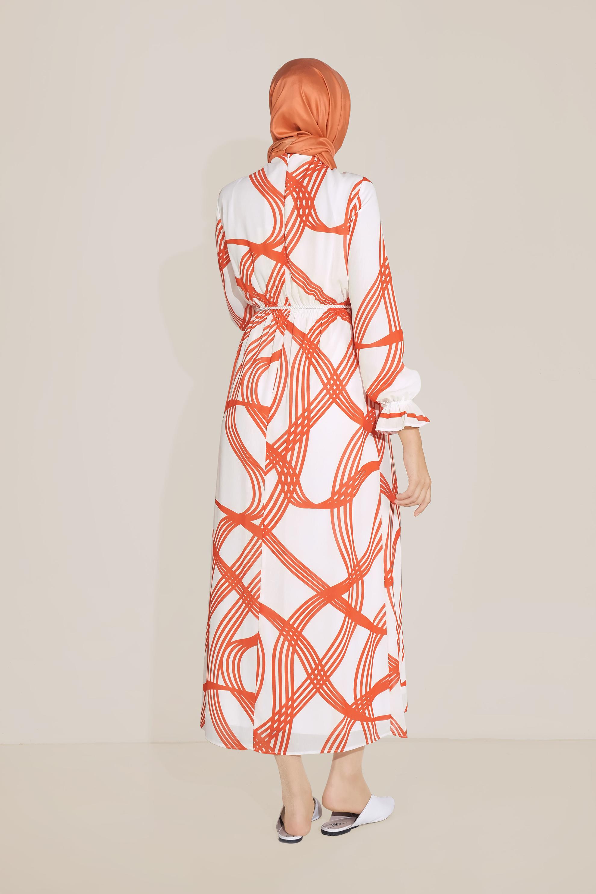 Tesettür giyim KIRMIZI BELDEN BAĞLAMALI DESENLİ ELBİSE 40817