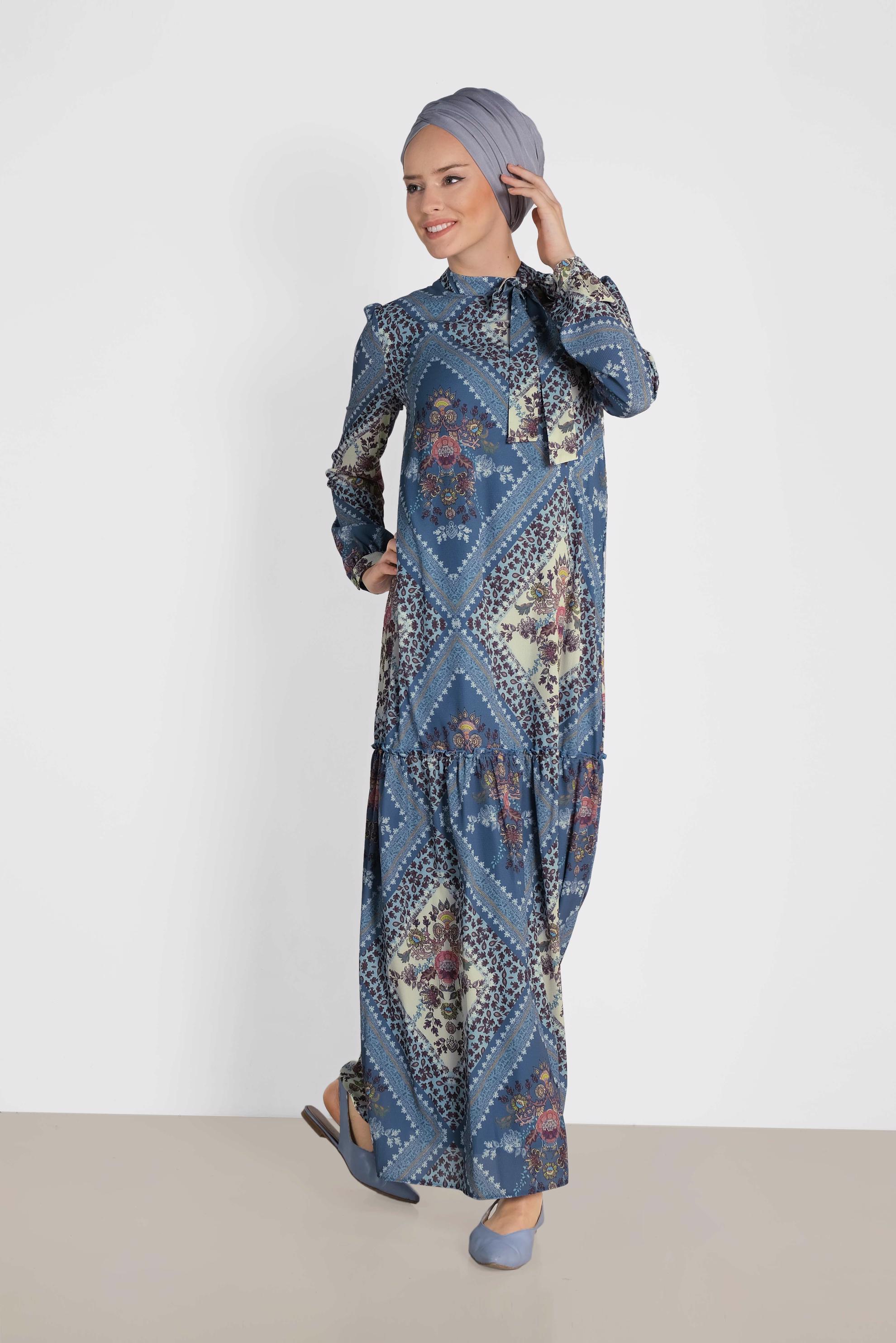 Tesettür giyim LACİVERT YAKASI BAĞLAMALI DESENLİ ELBİSE 4085