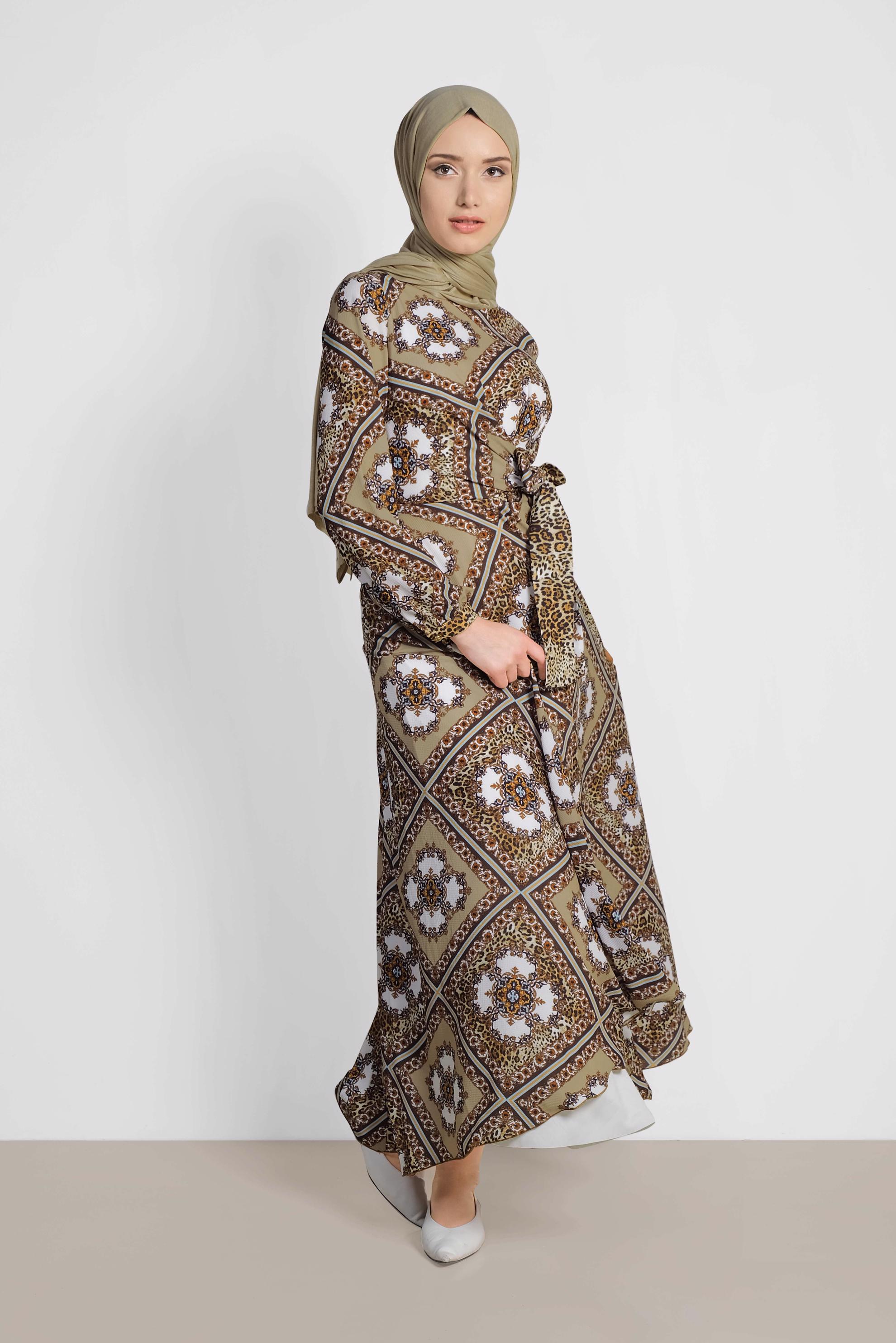 Tesettür giyim BEJ ETEĞİ VOLANLI DESENLİ ELBİSE 4087