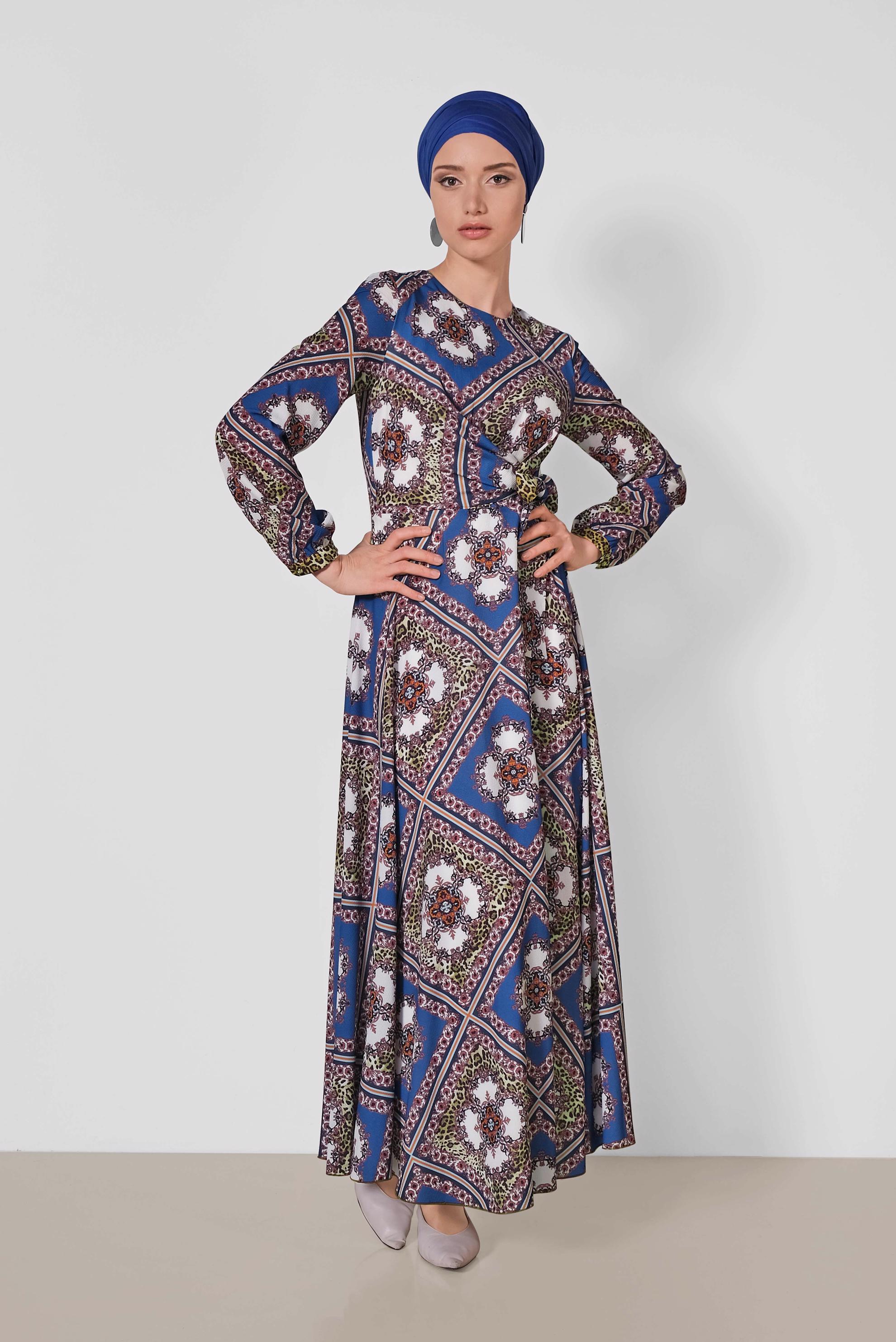 Tesettür giyim LACİVERT ETEĞİ VOLANLI DESENLİ ELBİSE 4087