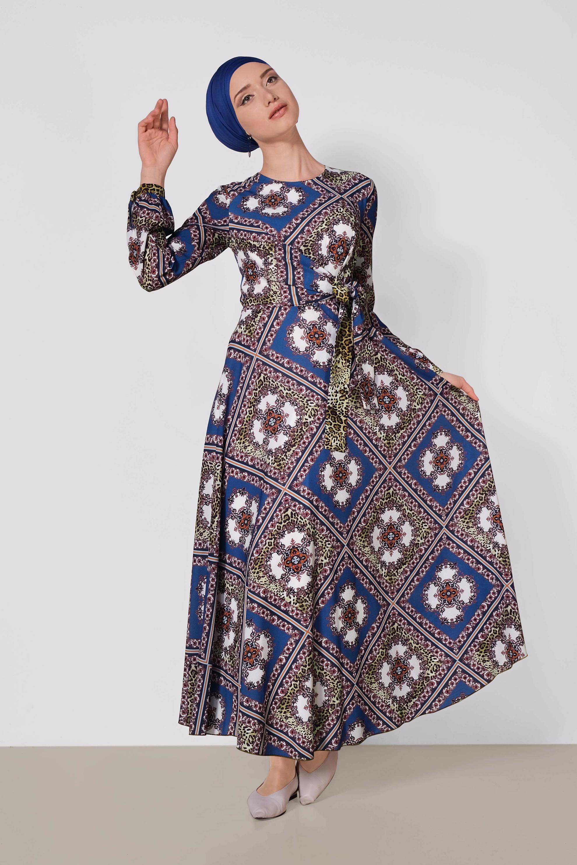 Tesettür giyim LACİVERT ETEĞİ VOLANLI DESENLİ ELBİSE 4087