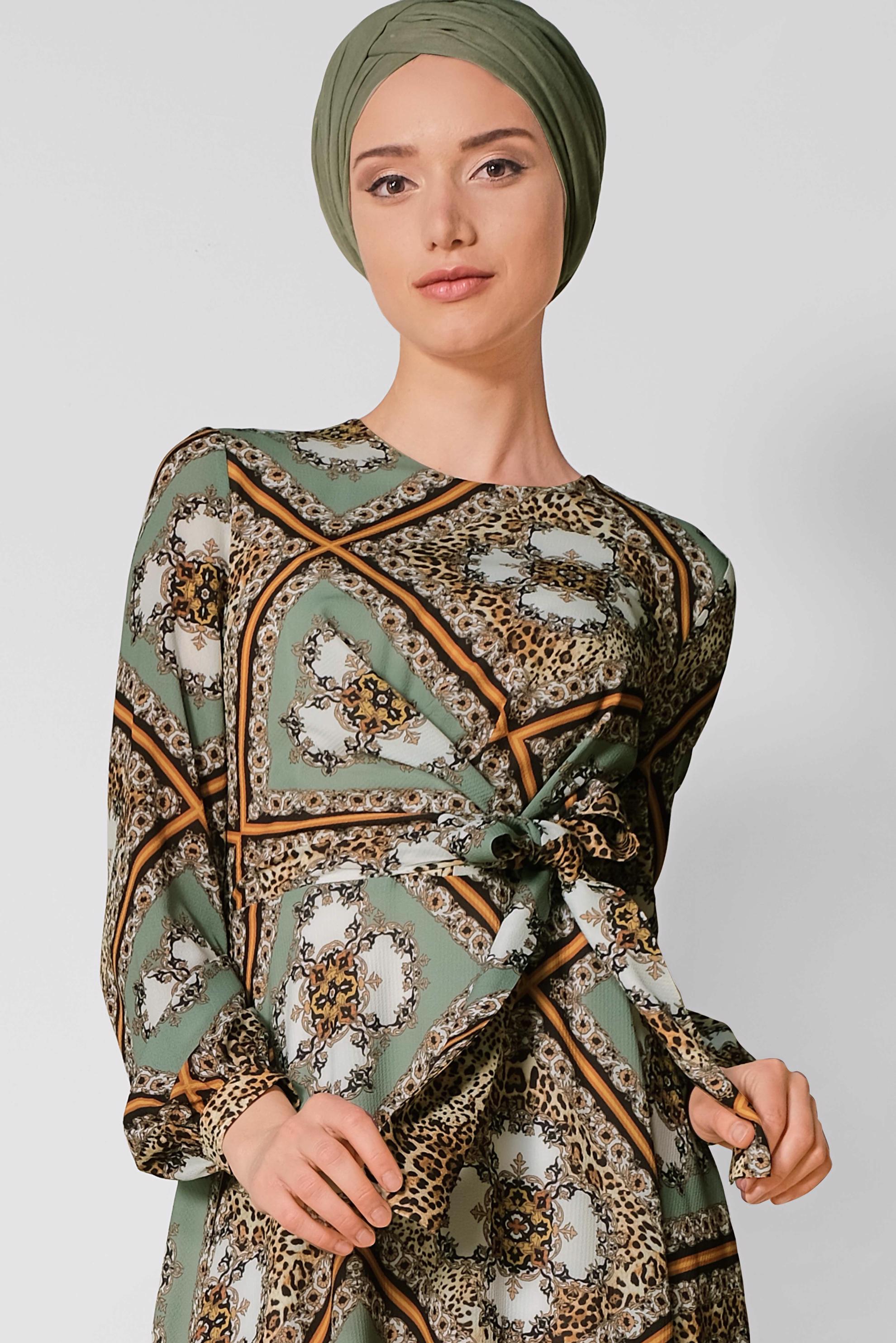 Tesettür giyim YEŞİL ETEĞİ VOLANLI DESENLİ ELBİSE 4087