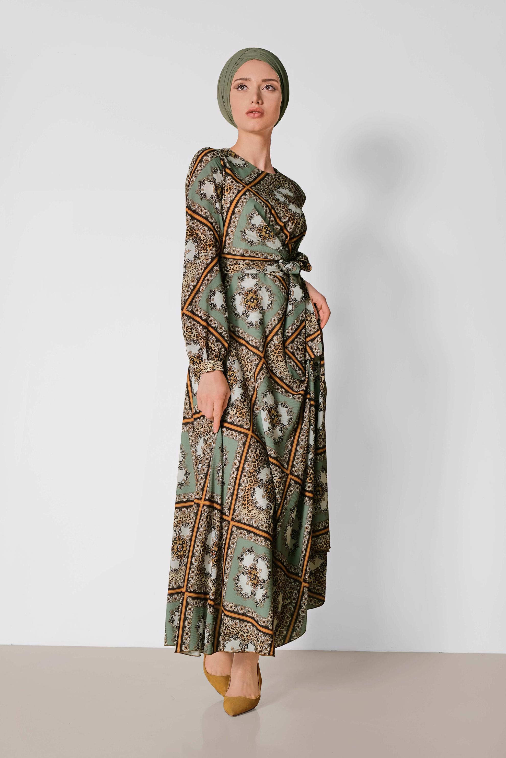 Tesettür giyim YEŞİL ETEĞİ VOLANLI DESENLİ ELBİSE 4087