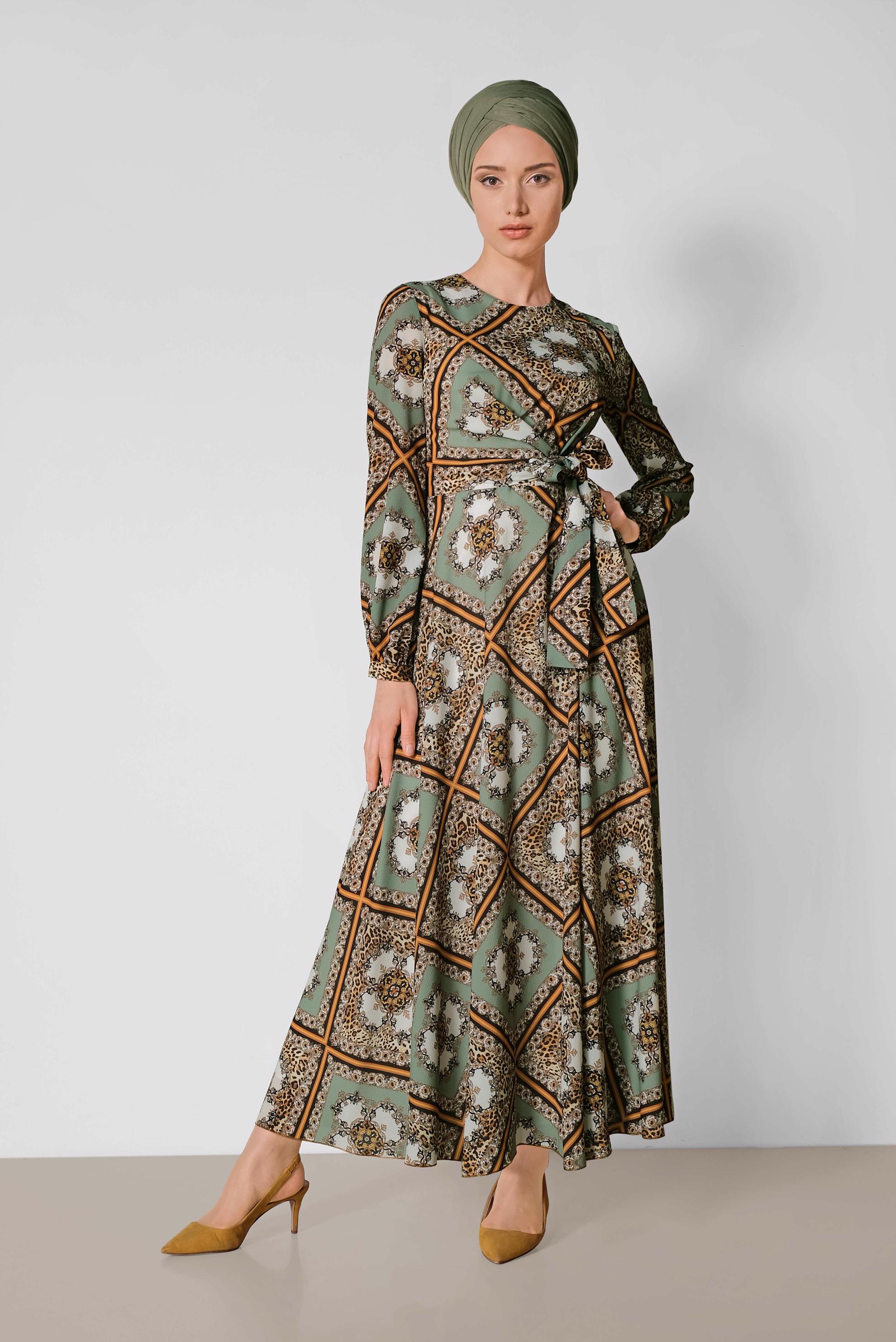 Tesettür giyim YEŞİL ETEĞİ VOLANLI DESENLİ ELBİSE 4087