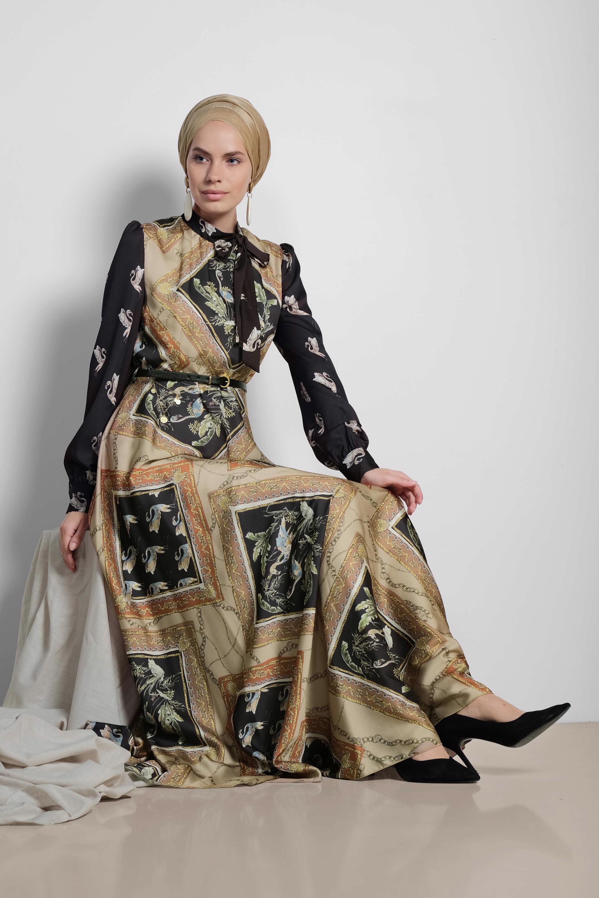 Tesettür giyim BEJ DESENLİ SATEN ELBİSE 4125