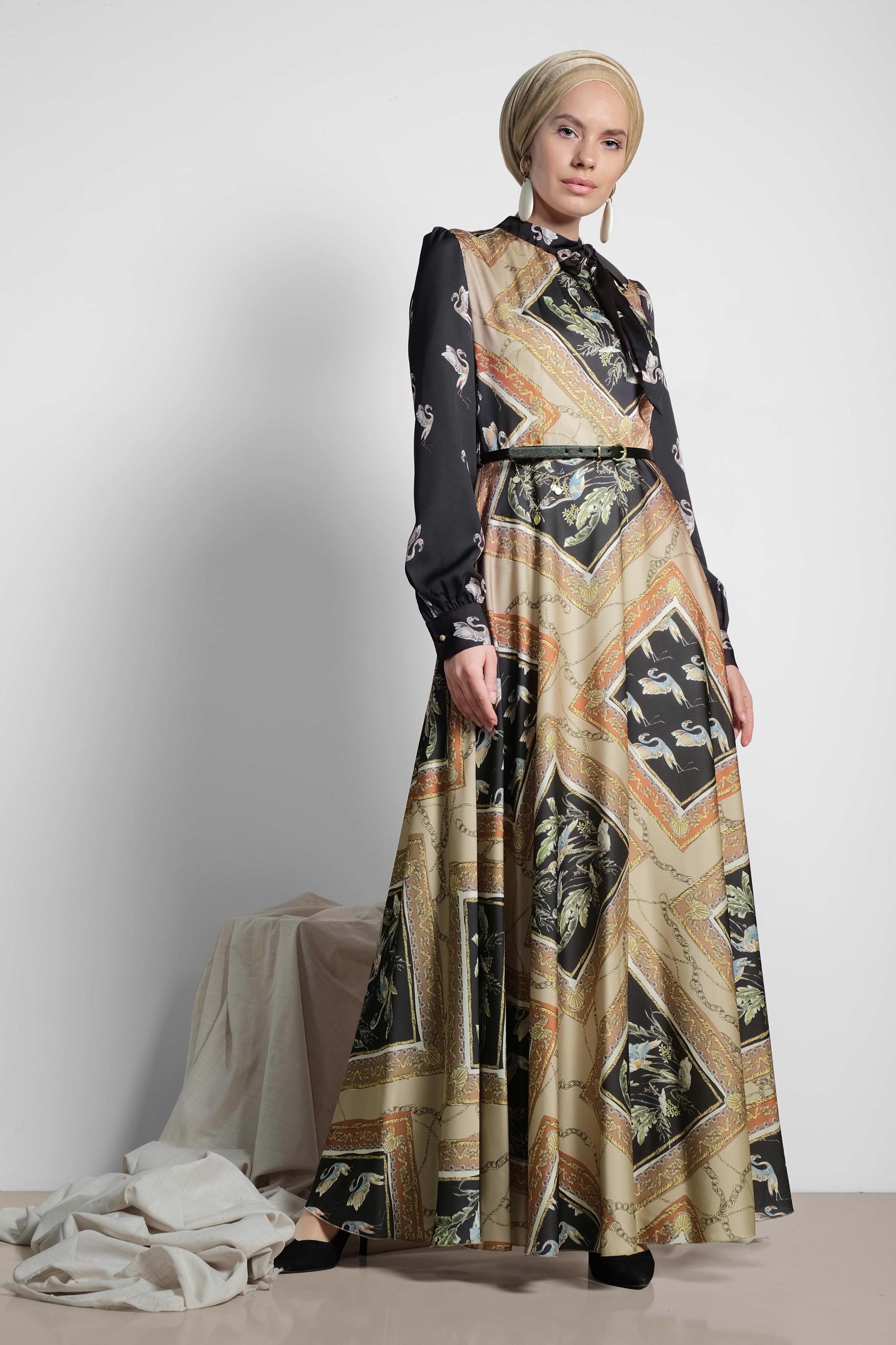 Tesettür giyim BEJ DESENLİ SATEN ELBİSE 4125