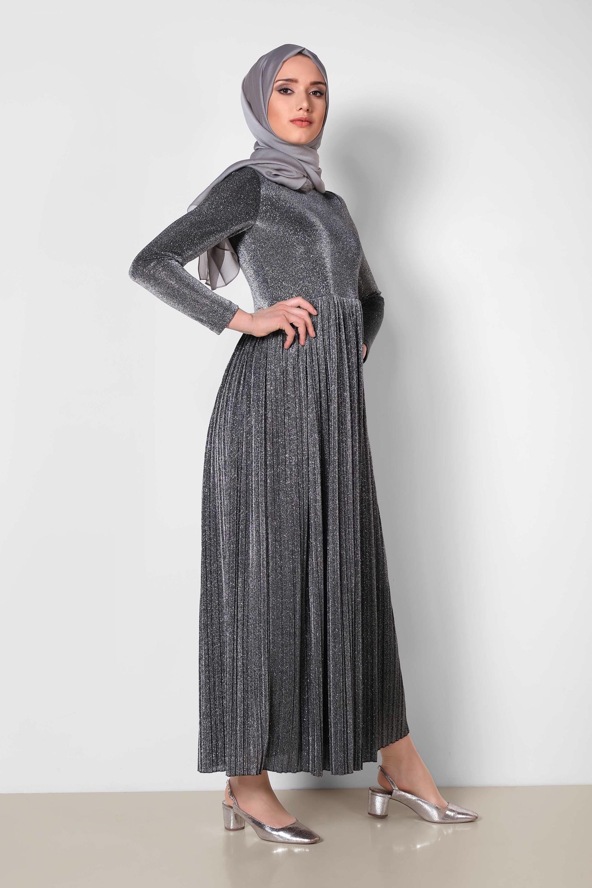 Tesettür giyim GRİ PİLİSELİ SİMLİ ELBİSE 4126