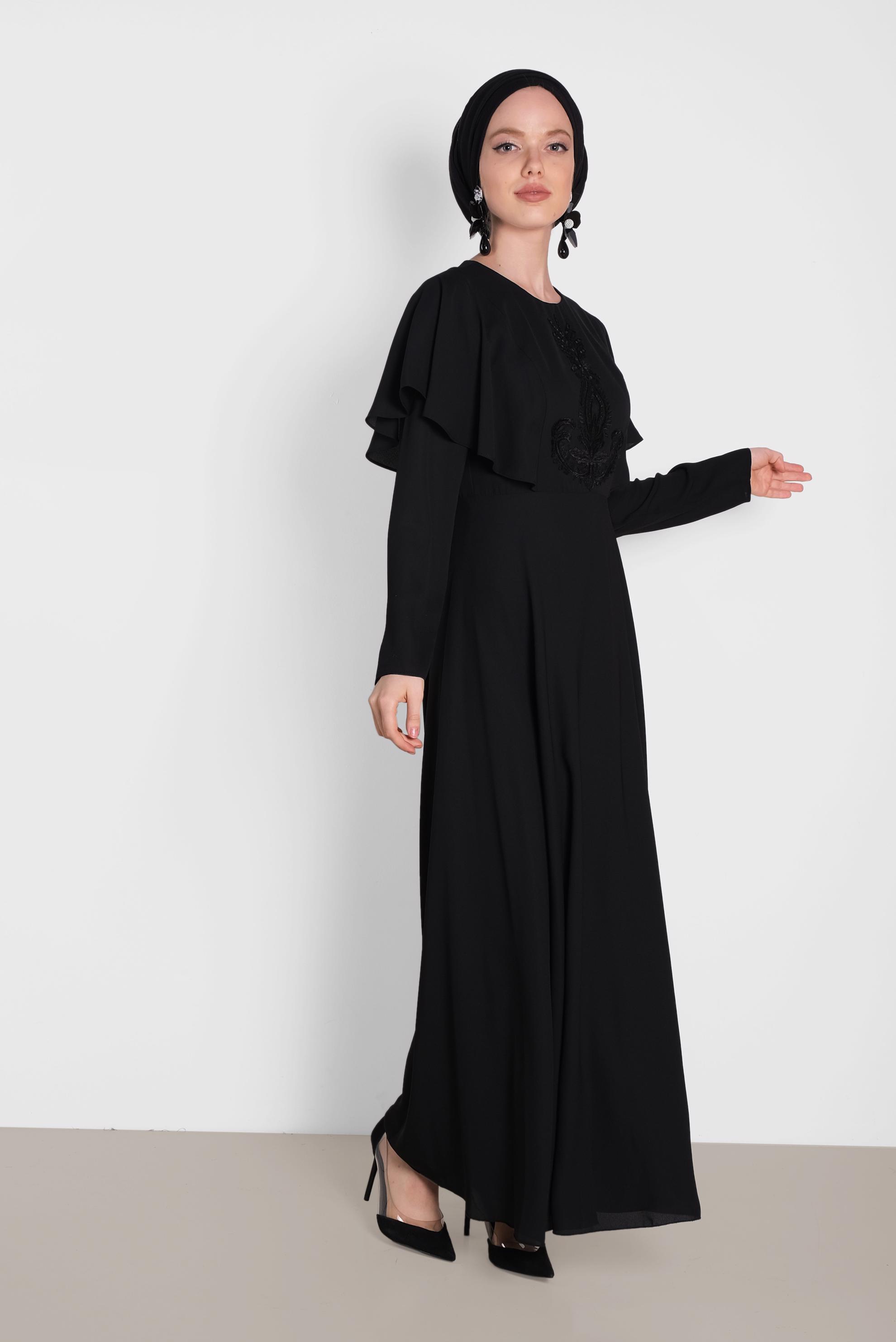 Tesettür giyim SİYAH NAKIŞ İŞLEMELİ VOLANLI ELBİSE 4268