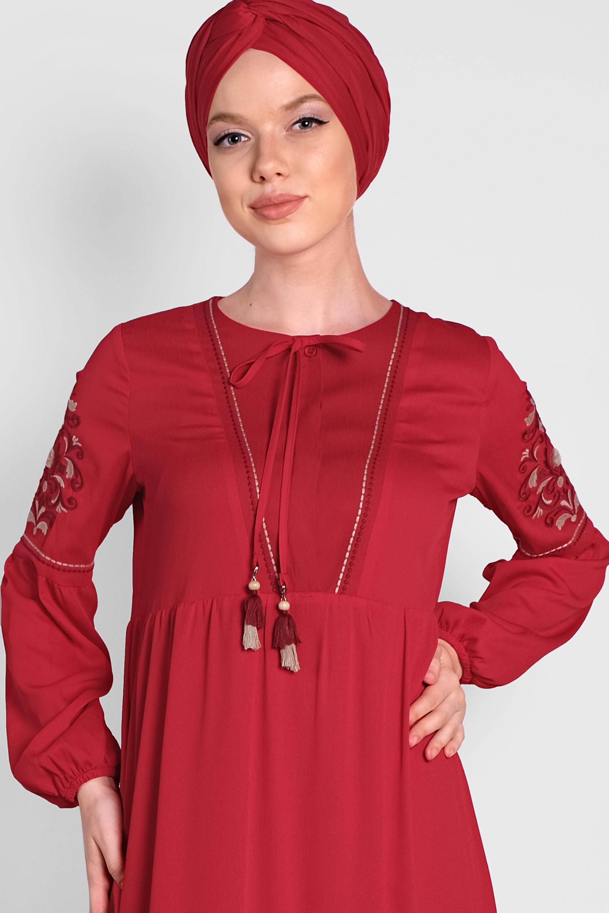 Tesettür giyim KIRMIZI KOLLARI NAKIŞLI ELBİSE 4439