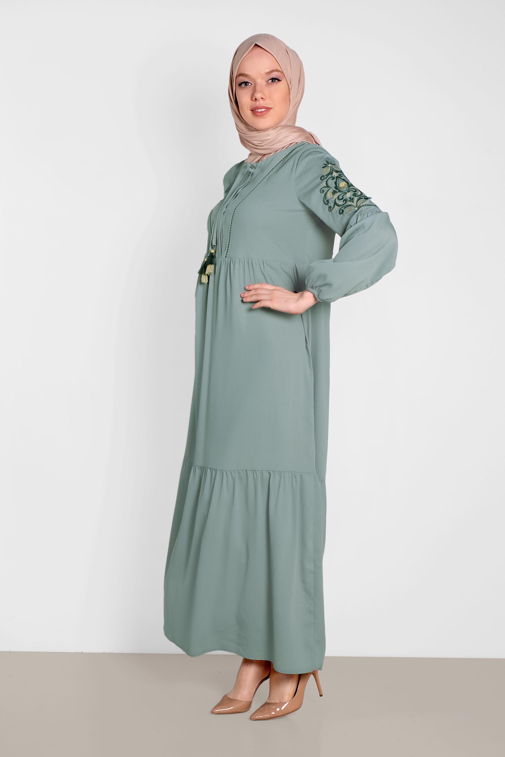 Tesettür giyim YEŞİL KOLLARI NAKIŞLI ELBİSE 4439