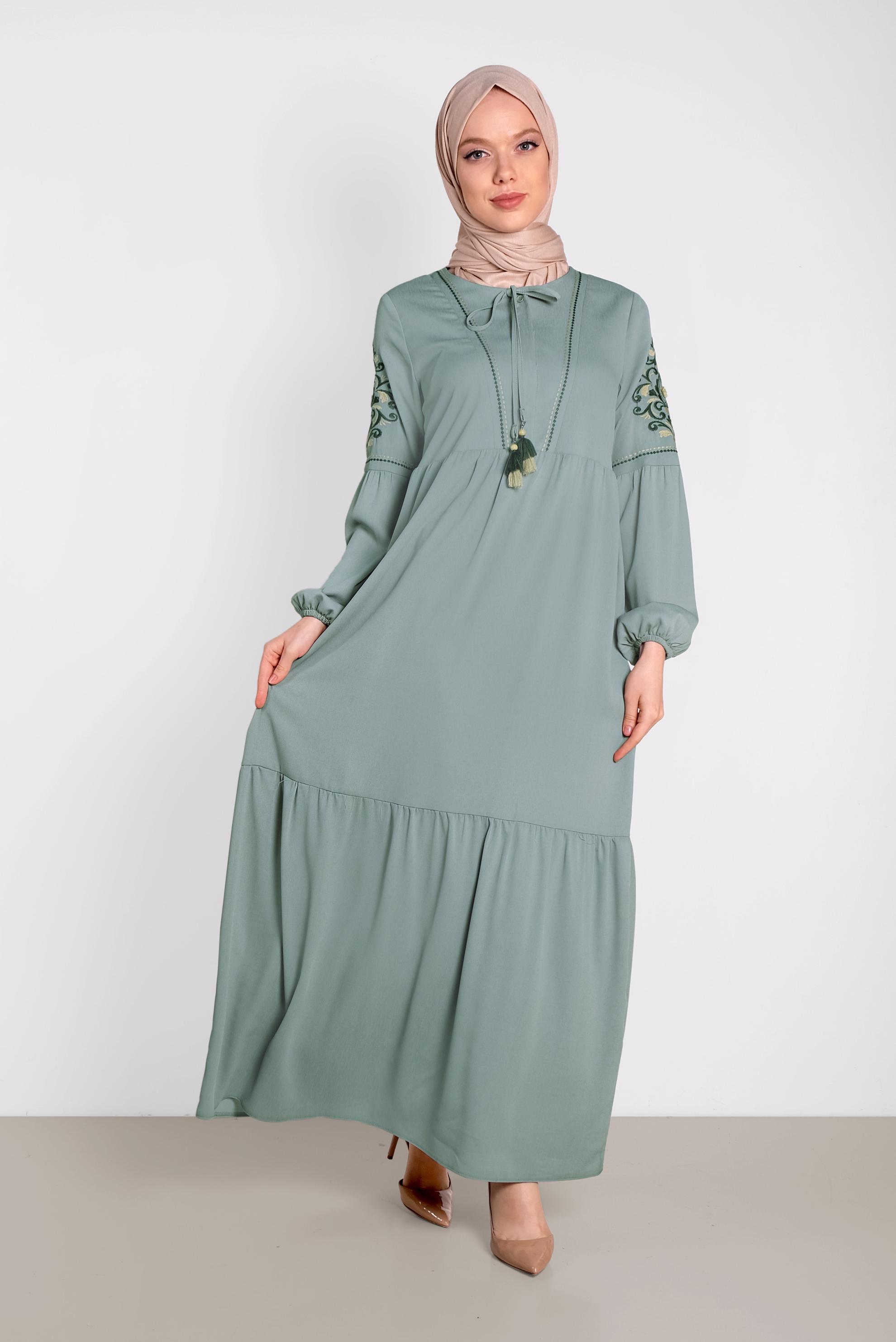 Tesettür giyim YEŞİL KOLLARI NAKIŞLI ELBİSE 4439