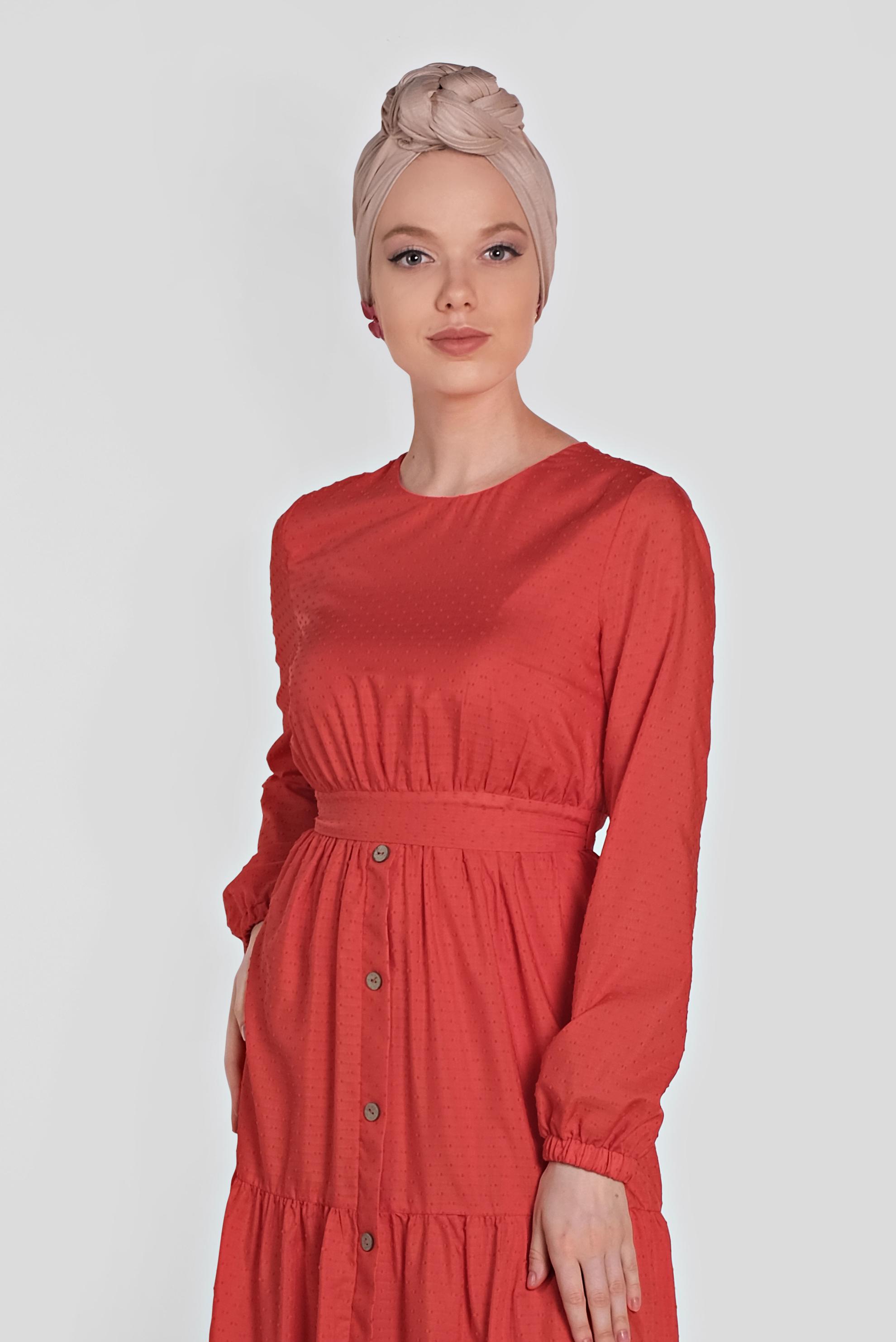 Tesettür giyim KIRMIZI KUŞAKLI DÜĞMELİ ELBİSE 4460