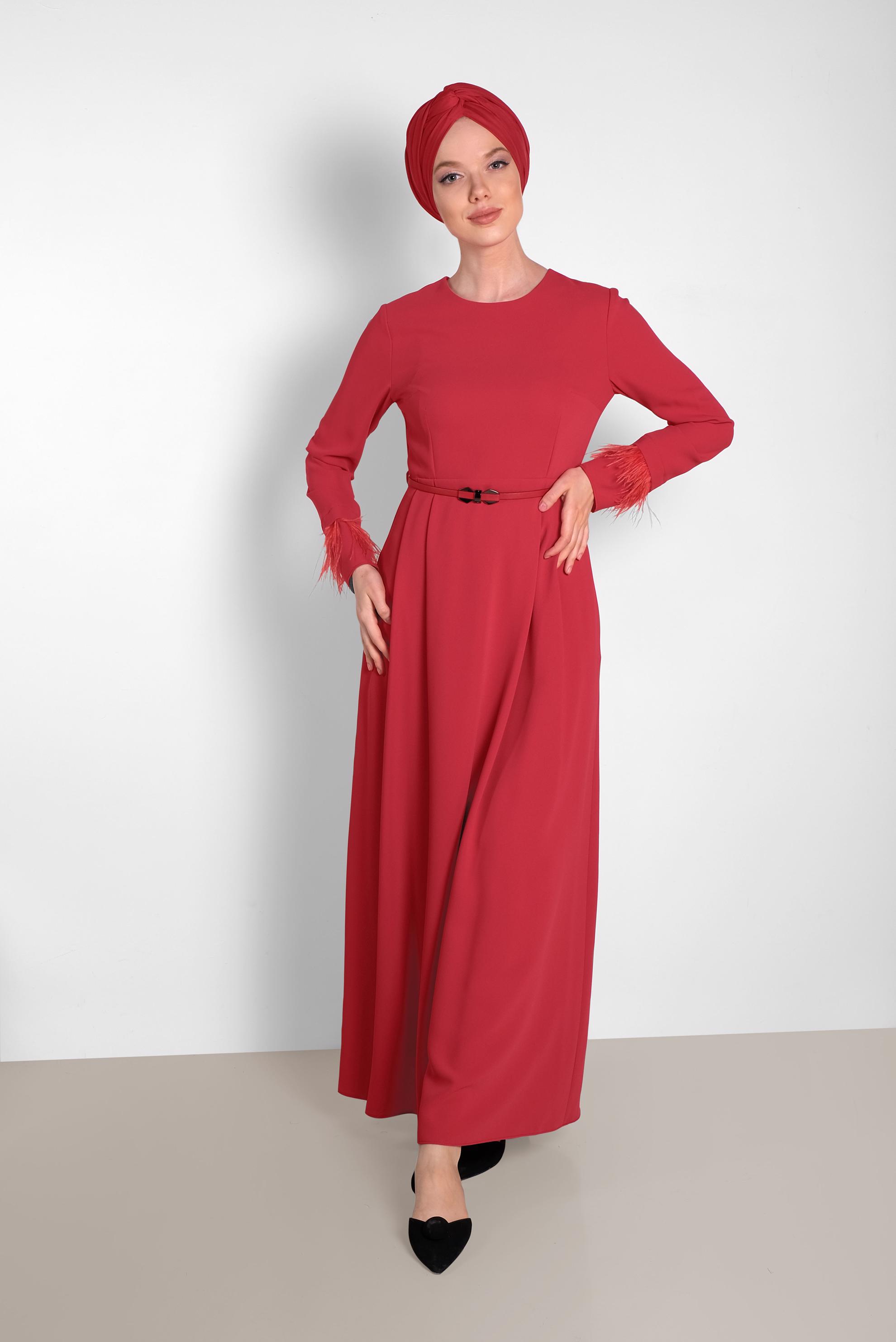 Tesettür giyim KIRMIZI TÜY DETAYLI ELBİSE 4465