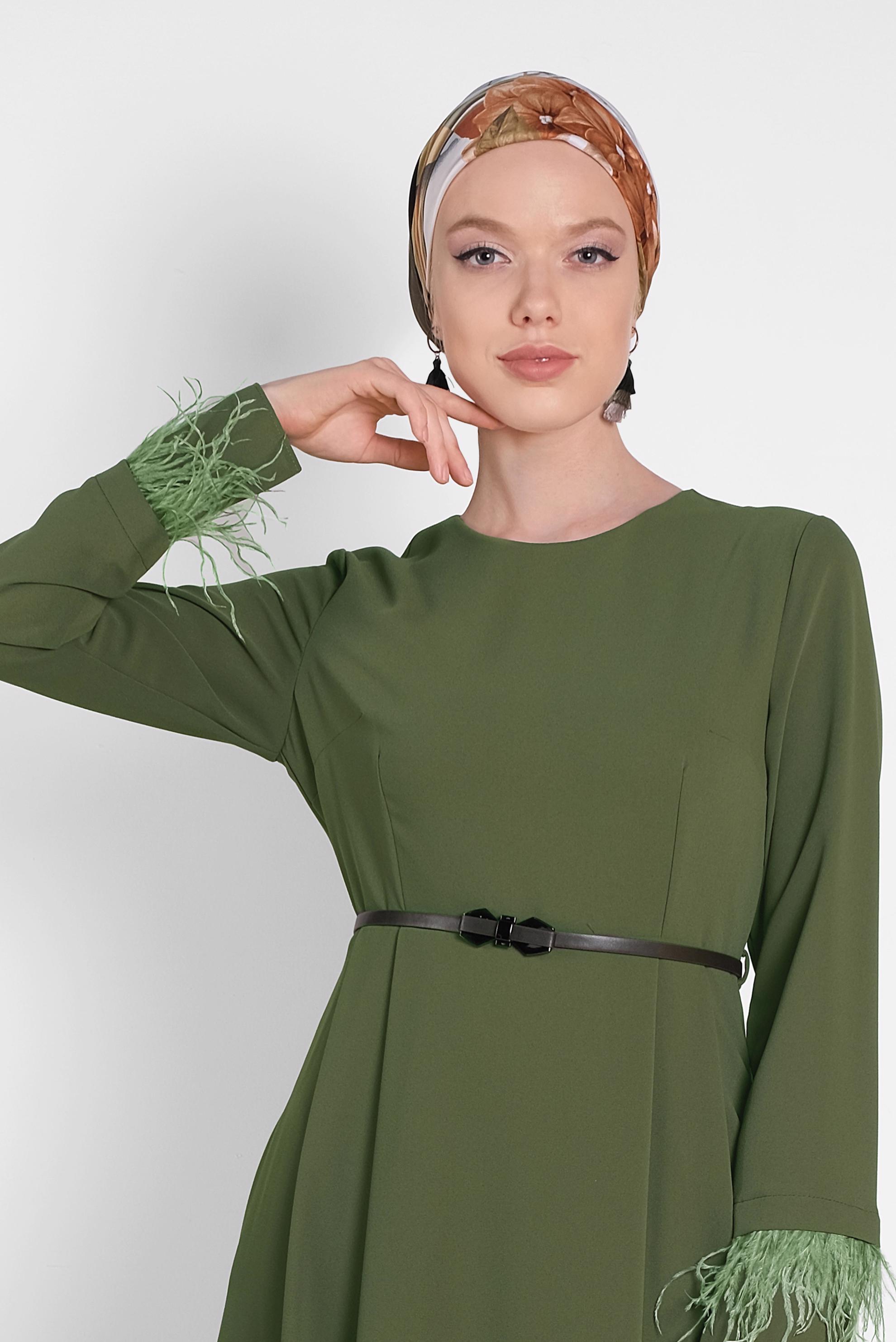 Tesettür giyim HAKİ TÜY DETAYLI ELBİSE 4465