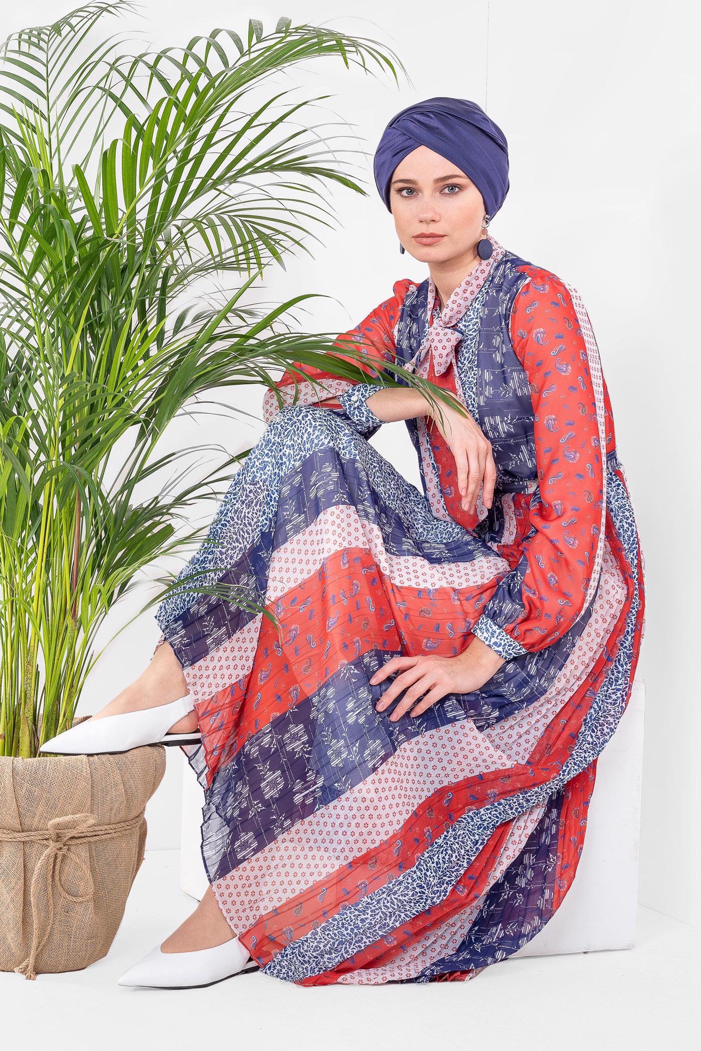 Tesettür giyim KIRMIZI ETEĞİ PİLİSELİ DESENLİ ELBİSE 4969