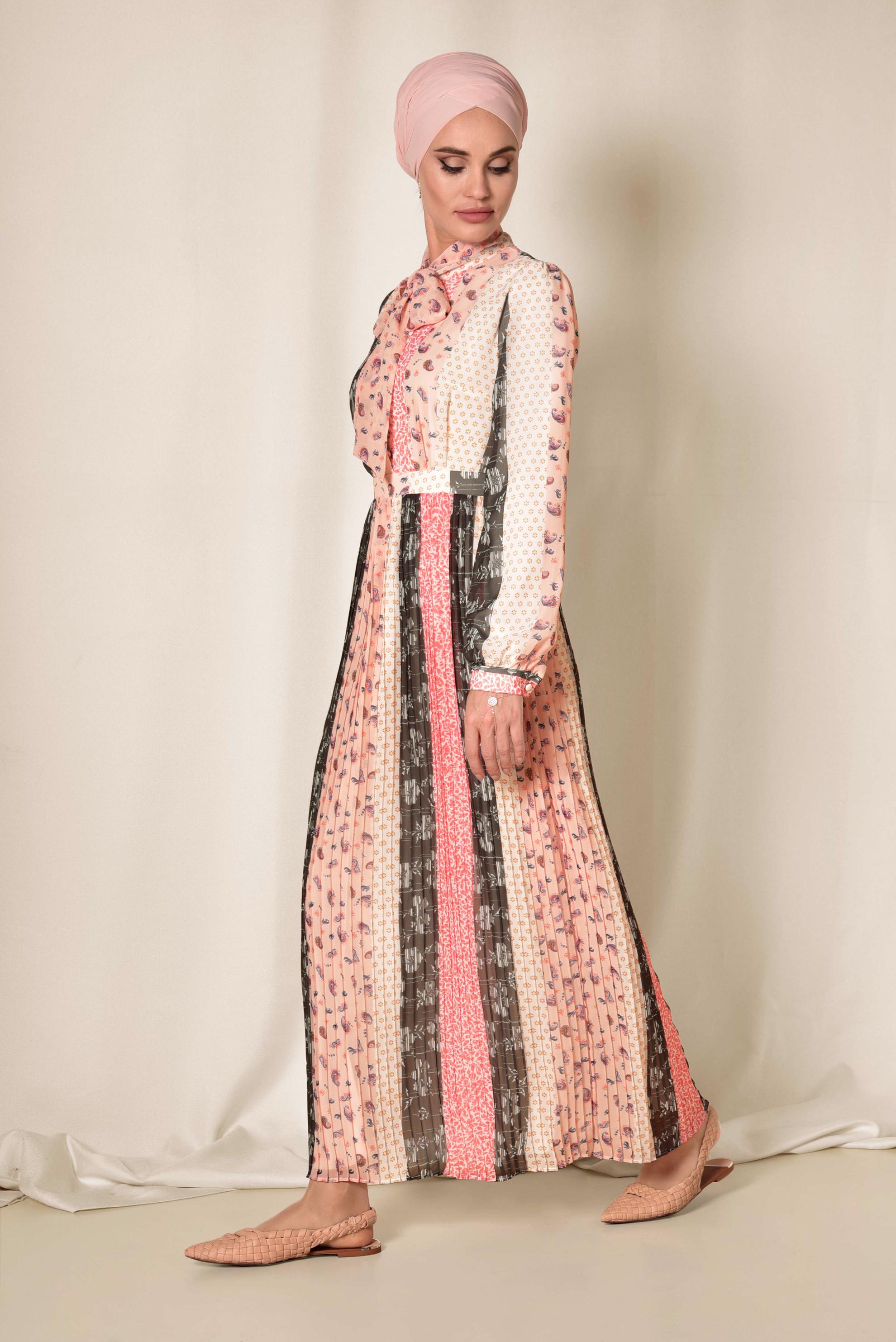 Tesettür giyim PUDRA ETEĞİ PİLİSELİ DESENLİ ELBİSE 4969