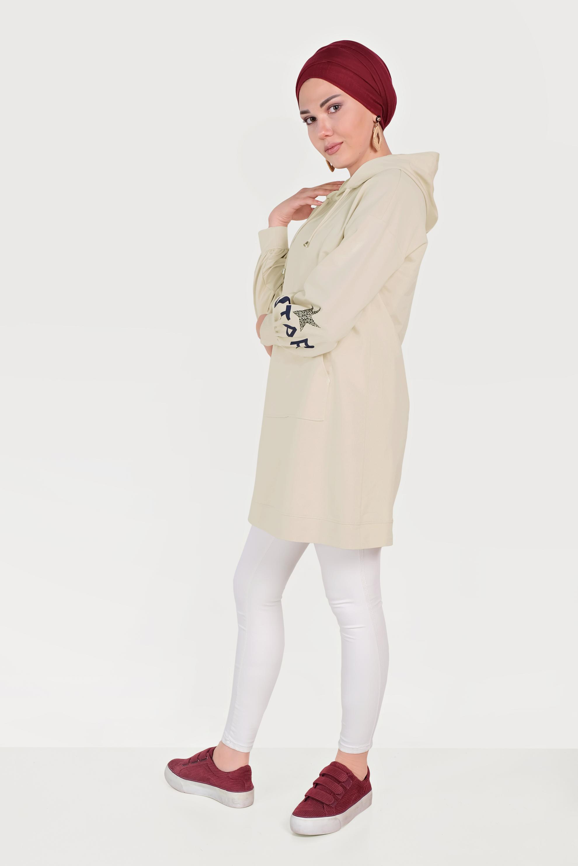 Tesettür giyim BEJ YAZI DETAYLI KAPÜŞONLU TUNİK 40550