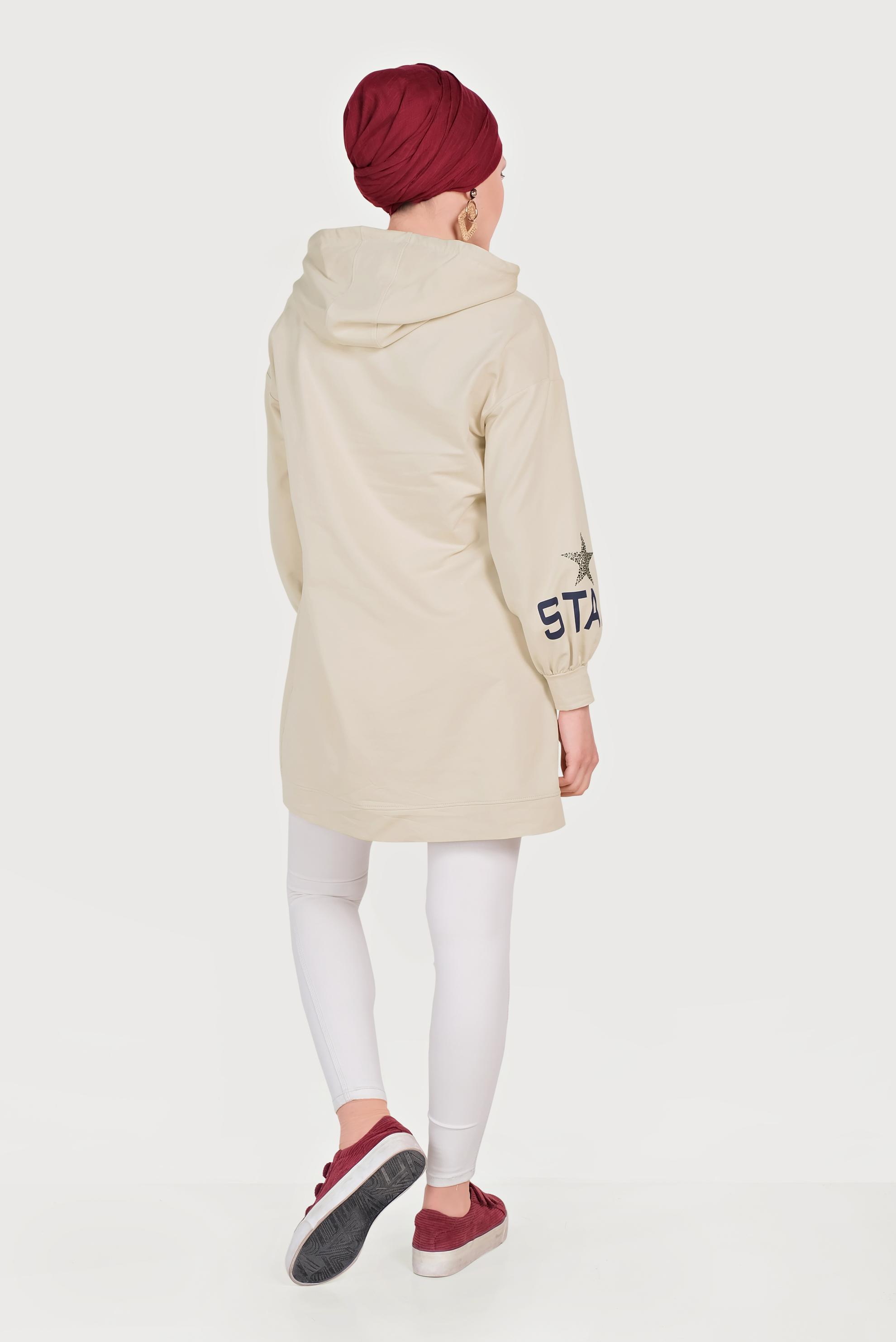 Tesettür giyim BEJ YAZI DETAYLI KAPÜŞONLU TUNİK 40550