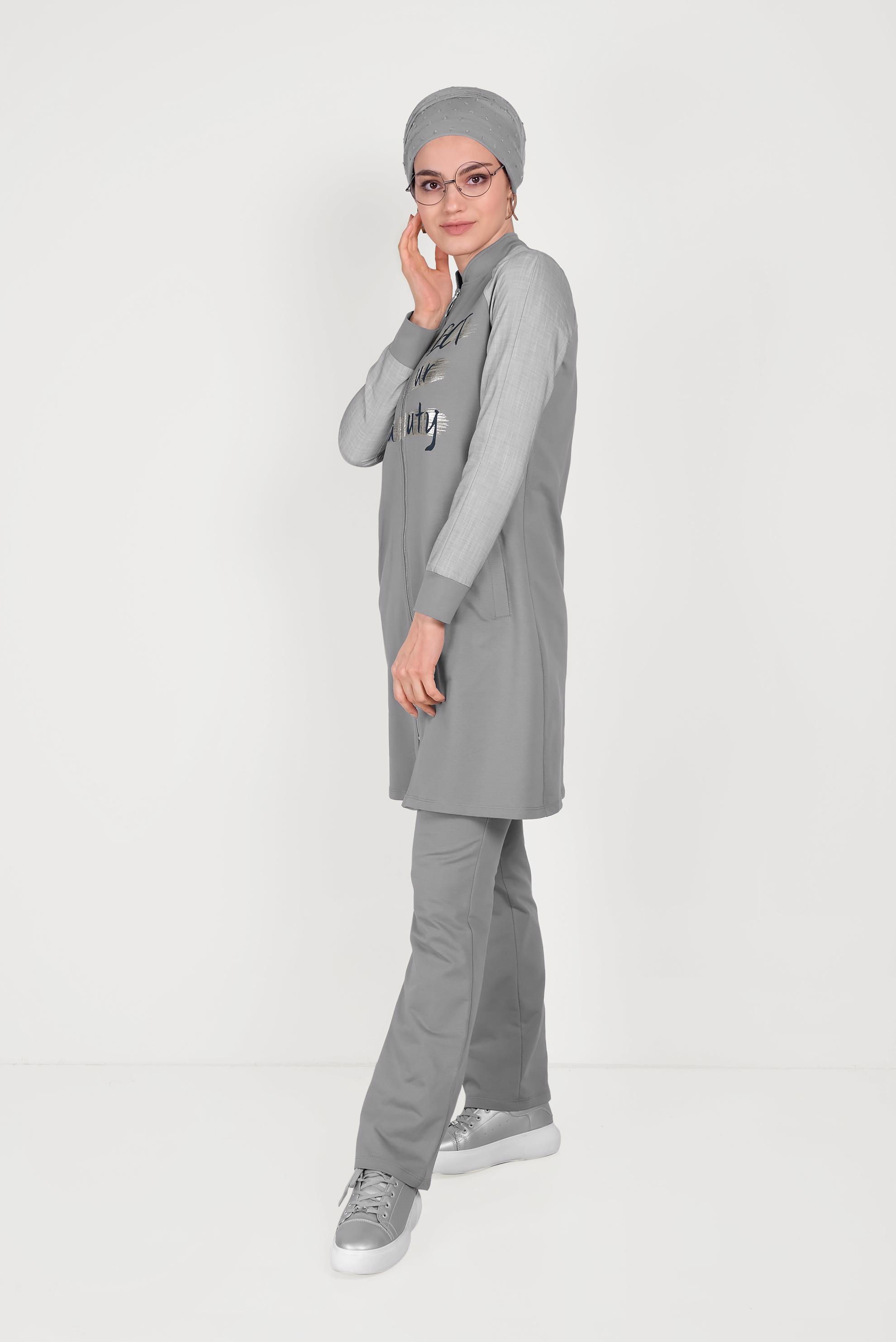 Tesettür giyim GRİ HAKİM YAKA YAZI BASKILI EŞOFMAN TAKIMI 40572 