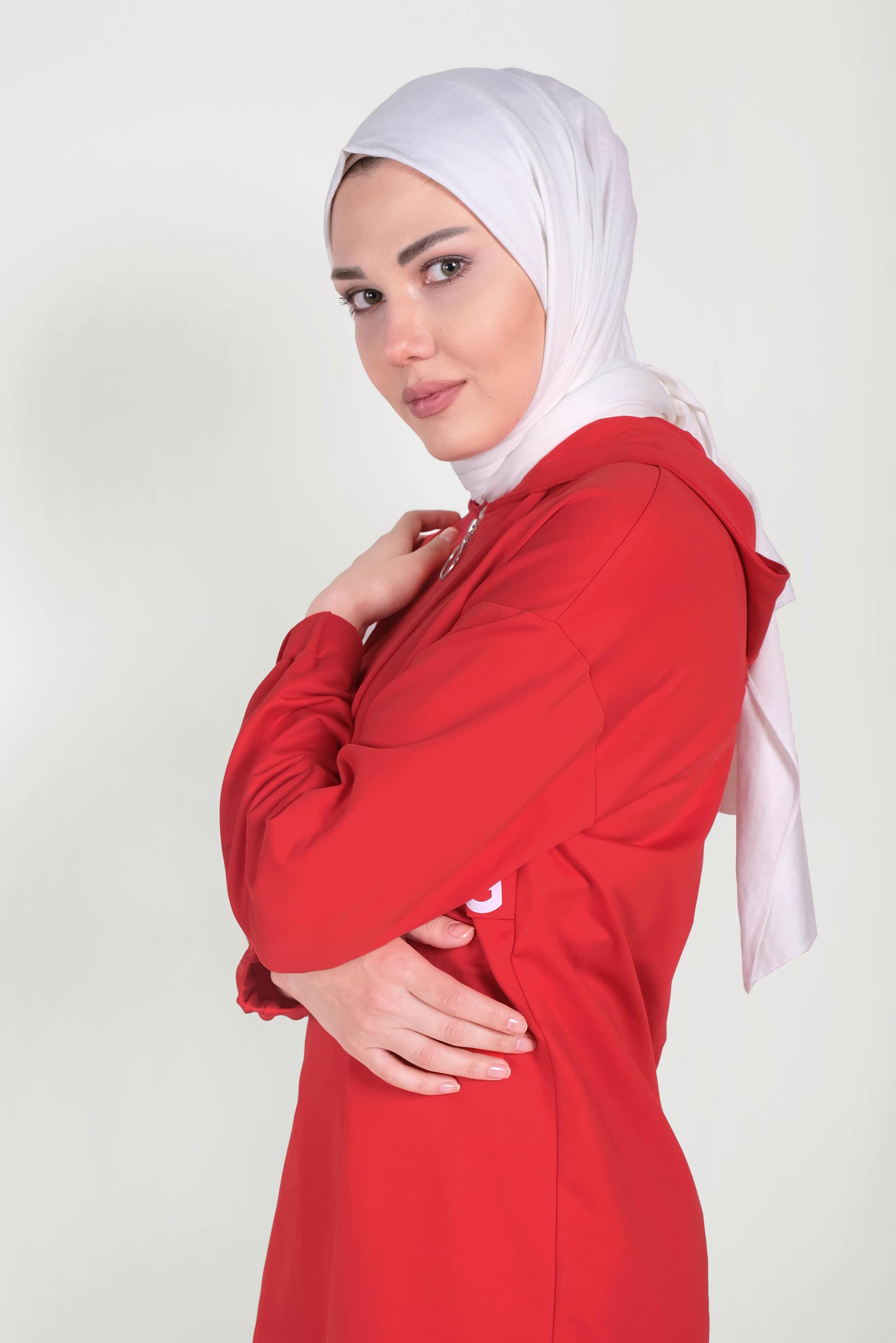 Tesettür giyim KIRMIZI YAZI DETAYLI KAPÜŞONLU EŞOFMAN TUNİK 40573
