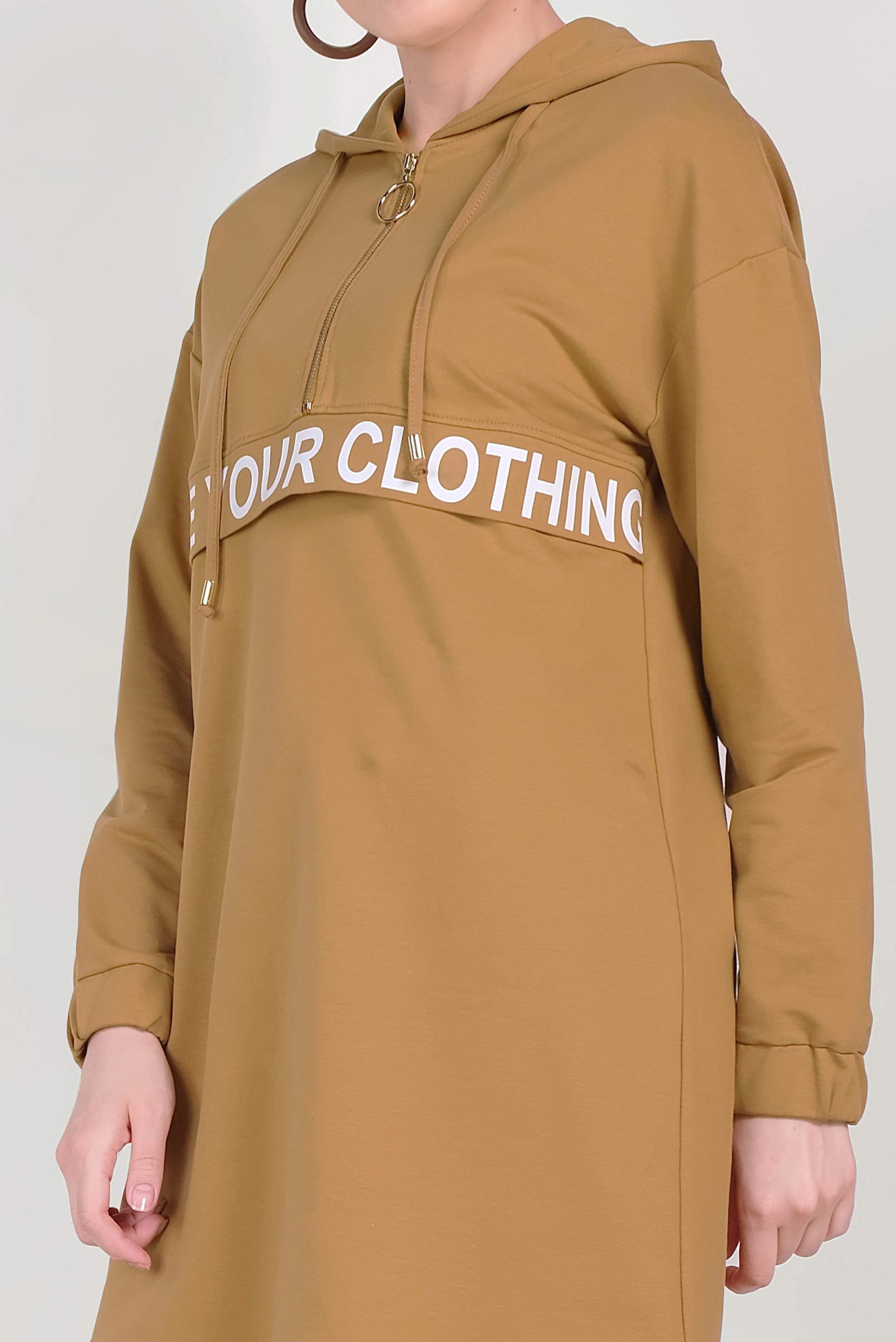 Tesettür giyim SARI YAZI DETAYLI KAPÜŞONLU EŞOFMAN TUNİK 40573