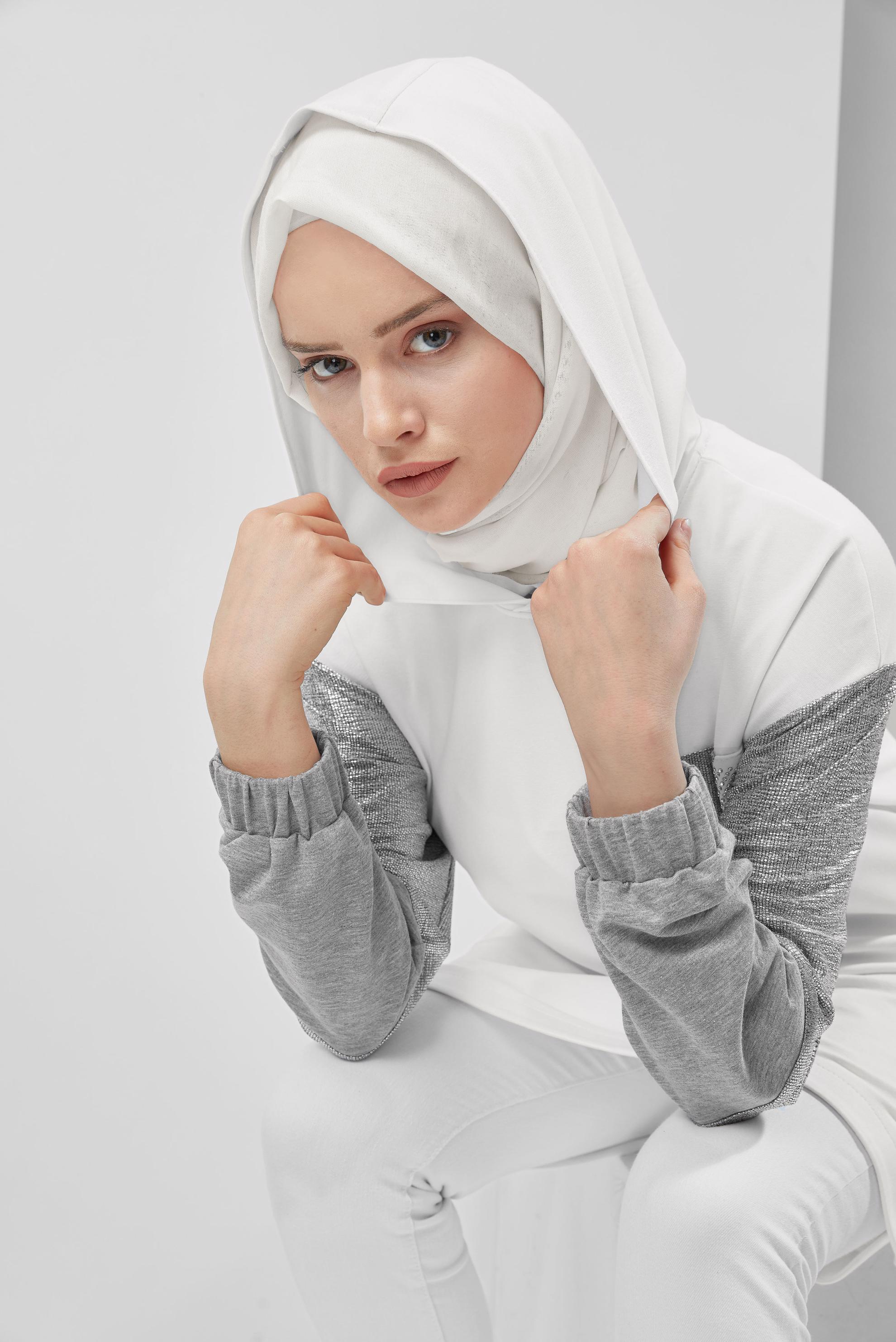 Tesettür giyim BEYAZ YANI ÇITÇITLI KAPÜŞONLU EŞOFMAN TUNİK 40608 