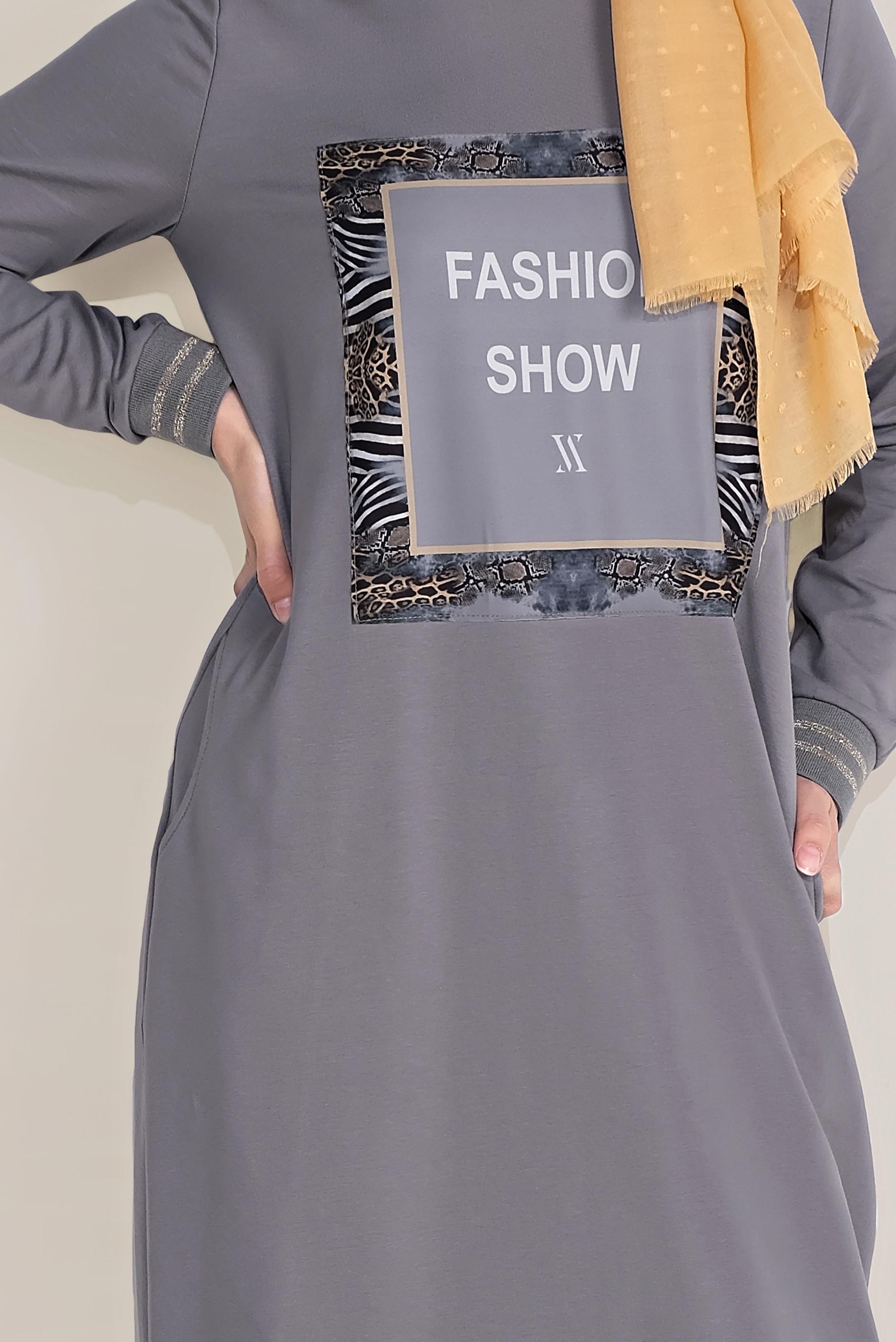 Vêtements hijab GRIS ROBE COMME SURVÊTEMENT EN COTON ÉCRITURE IMPRIMÉ 40609