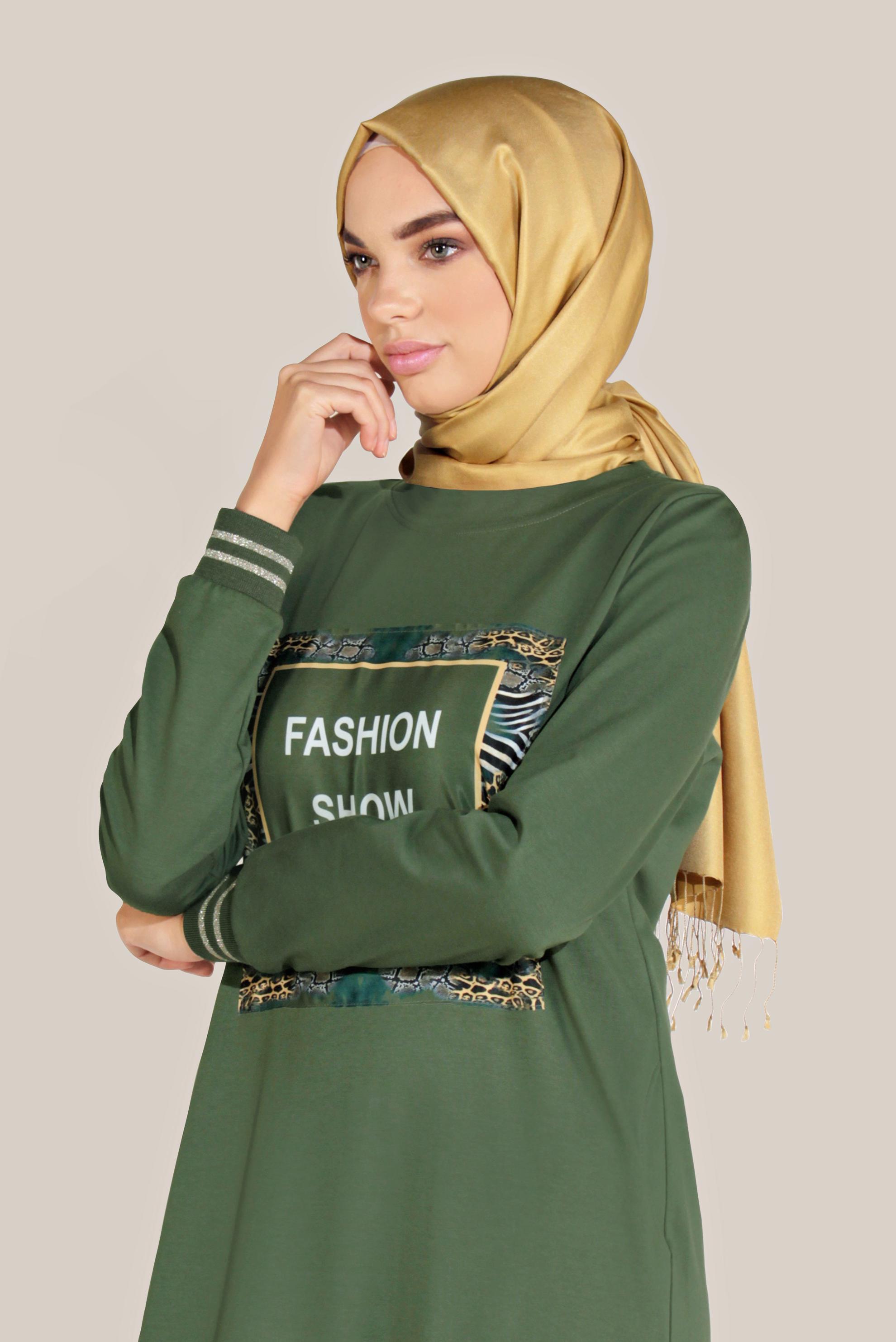 Vêtements hijab KAKI ROBE COMME SURVÊTEMENT EN COTON ÉCRITURE IMPRIMÉ 40609