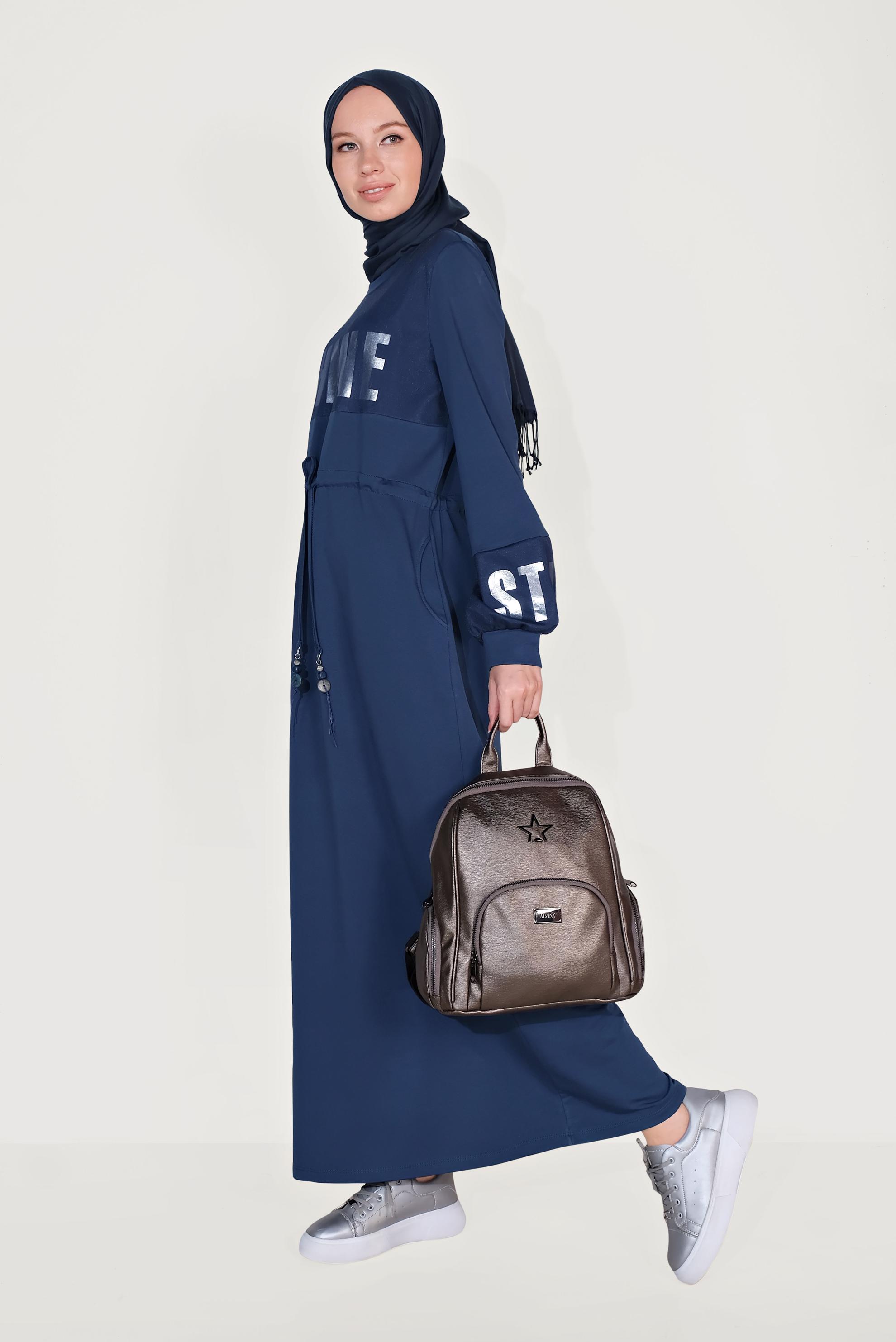 Tesettür giyim LACİVERT BELDEN BAĞCIKLI YAZI BASKILI EŞOFMAN ELBİSE 40652