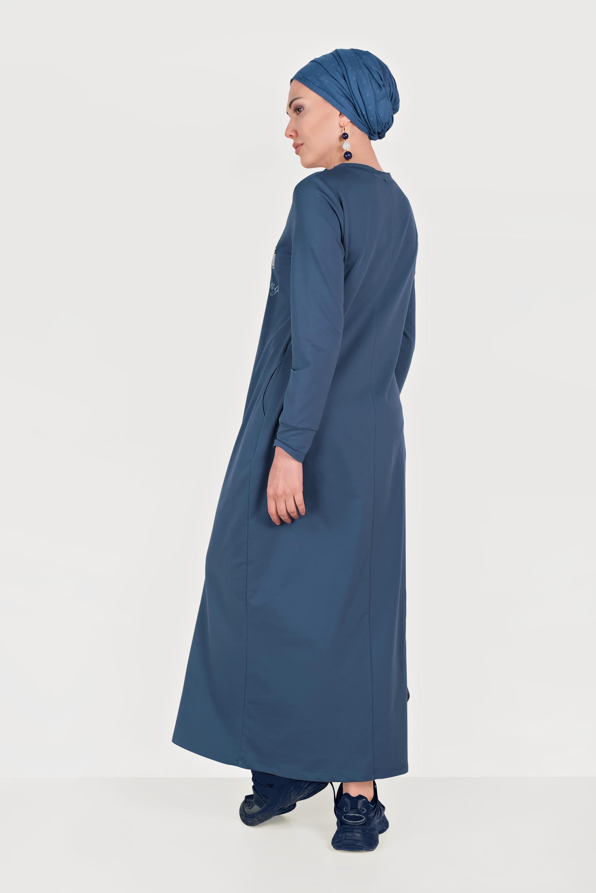Tesettür giyim LACİVERT PULLU VE YAZI DETAYLI EŞOFMAN ELBİSE 40653