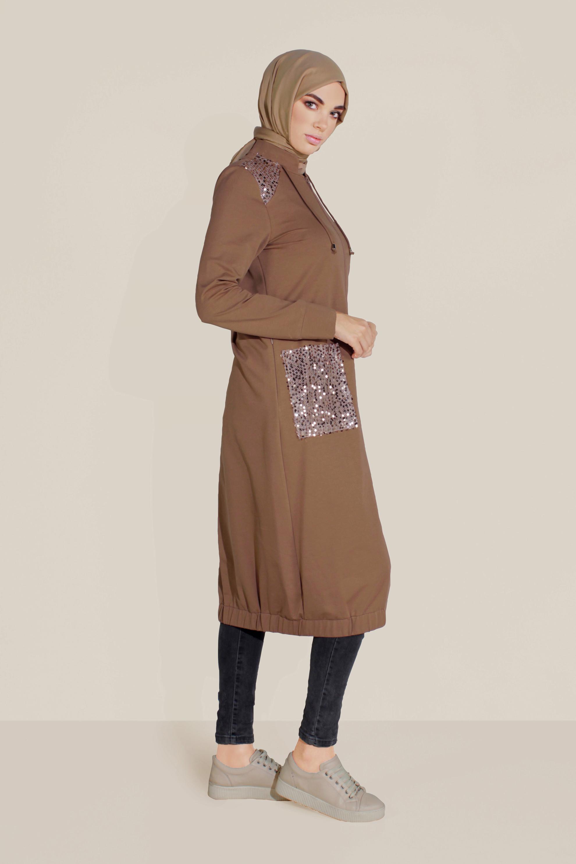 Tesettür giyim KAHVE CEPLERİ PULLU HAKİM YAKA EŞOFMAN TUNİK 40683