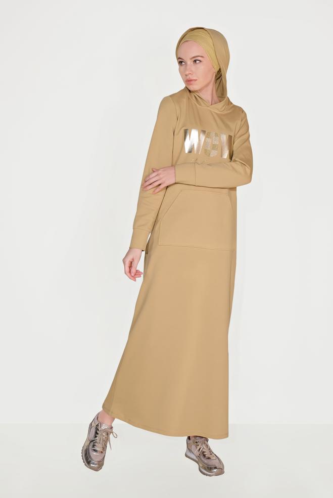 Tesettür giyim KAHVE YAZI BASKILI EŞOFMAN ELBİSE 40684  - ALVİNA