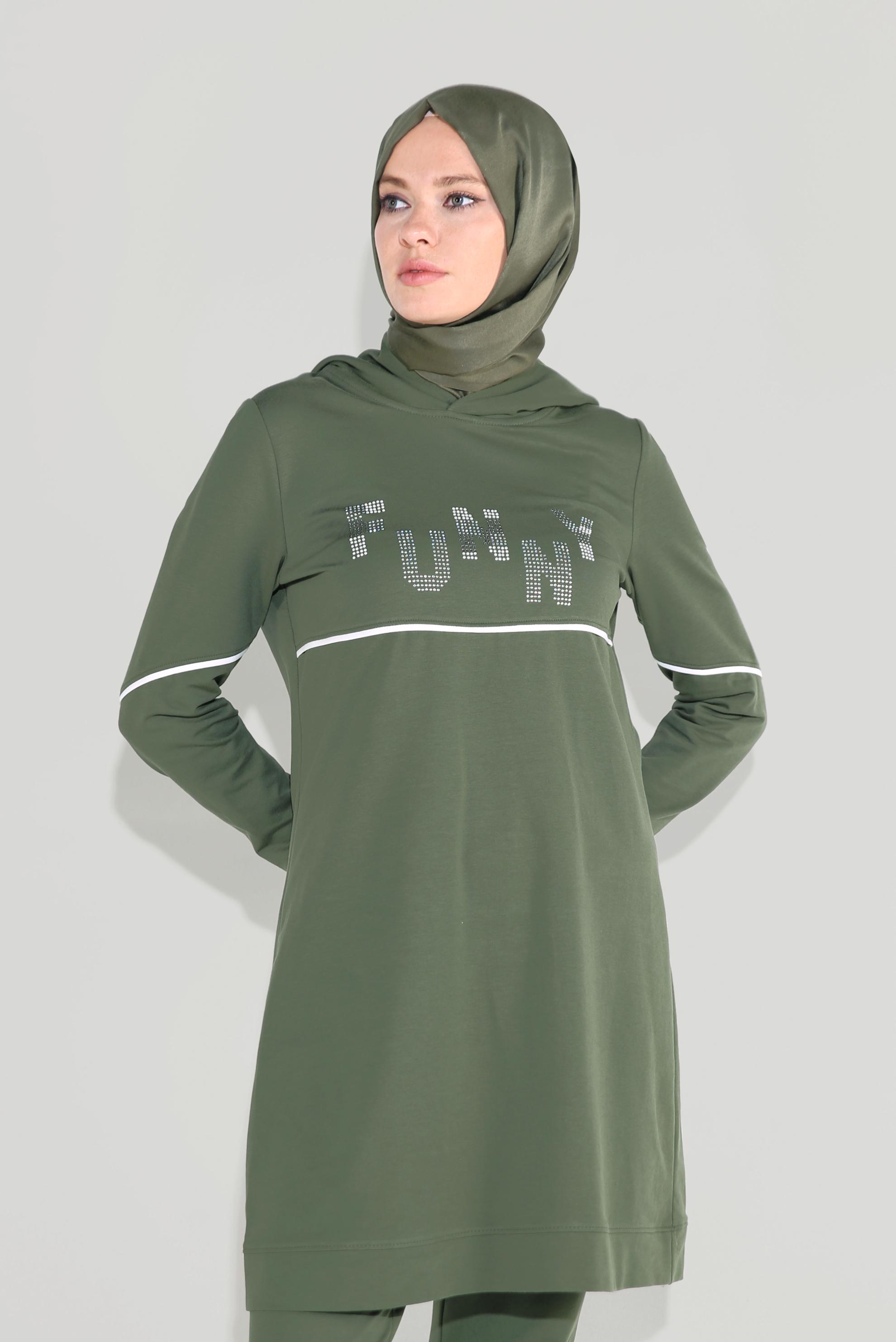 Tesettür giyim HAKİ PAMUKLU TAŞ BASKILI KAPÜŞONLU EŞOFMAN TAKIM 40685
