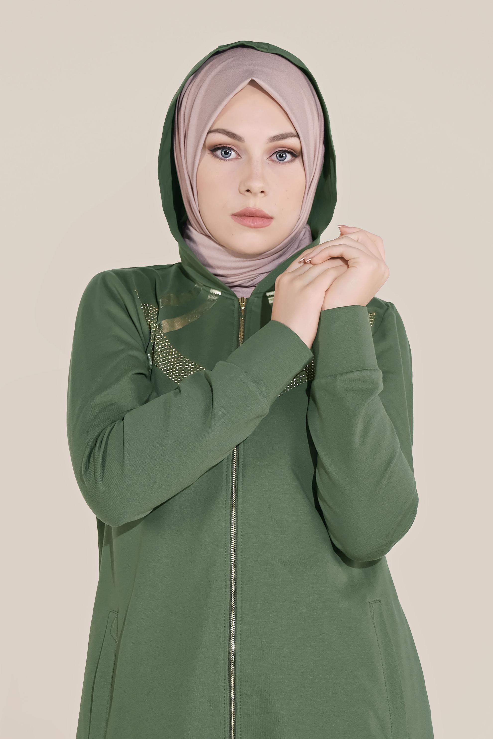 Tesettür giyim HAKİ TAŞ BASKILI ŞERİTLİ EŞOFMAN TUNİK 40723