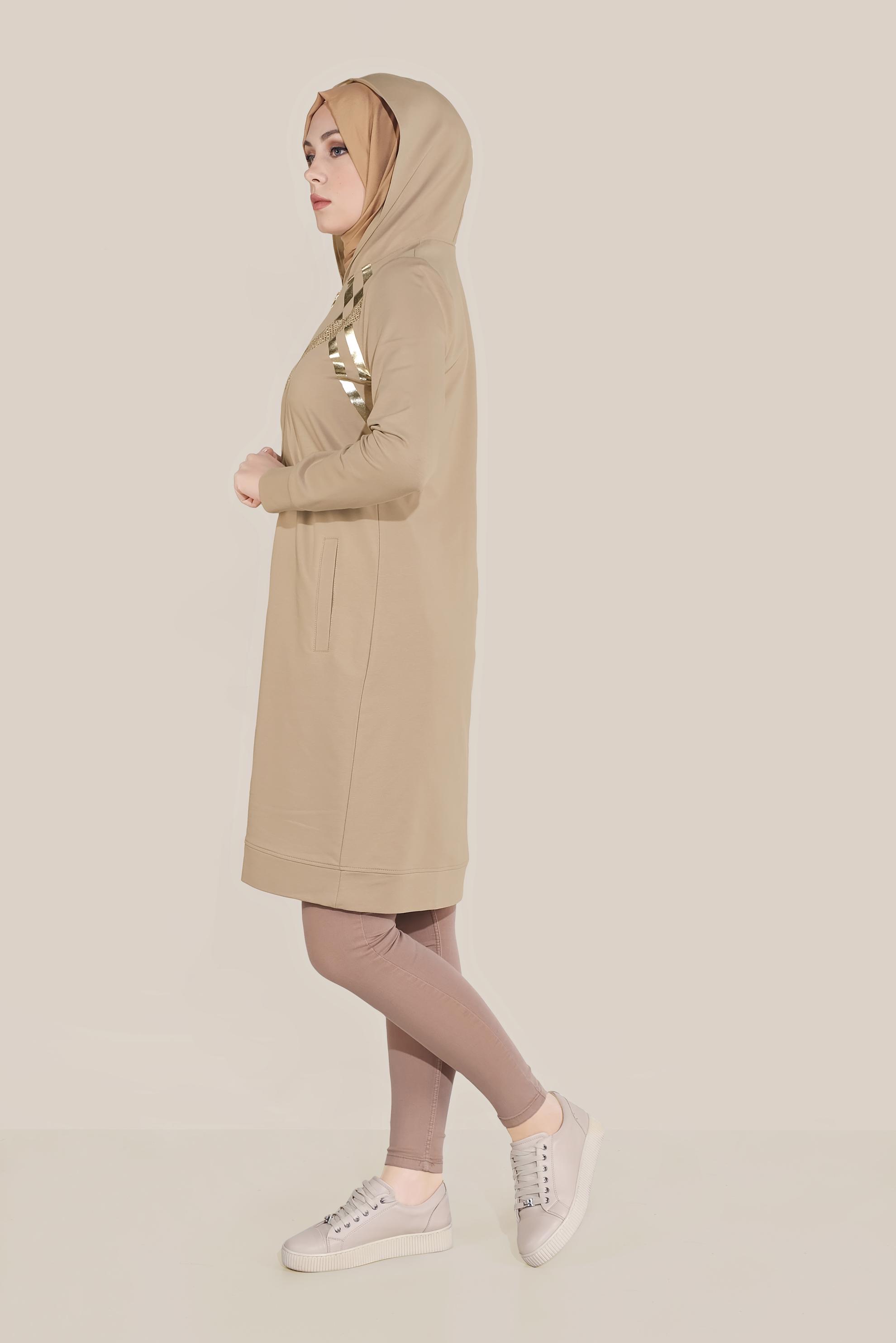 Tesettür giyim BEJ TAŞ BASKILI ŞERİTLİ EŞOFMAN TUNİK 40723