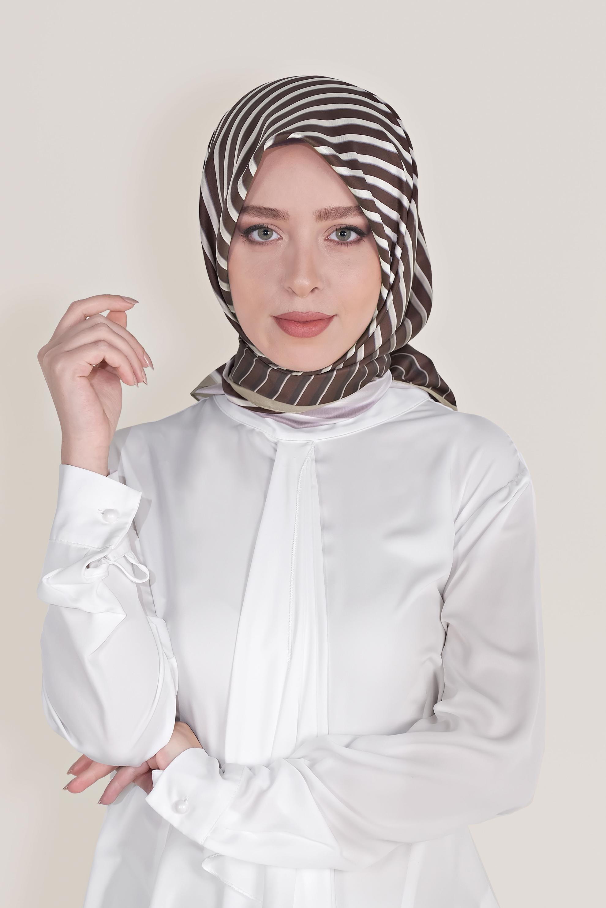 Tesettür giyim MÜRDÜM ALVİNA DİJİTAL TWİLL EŞARP 8031 