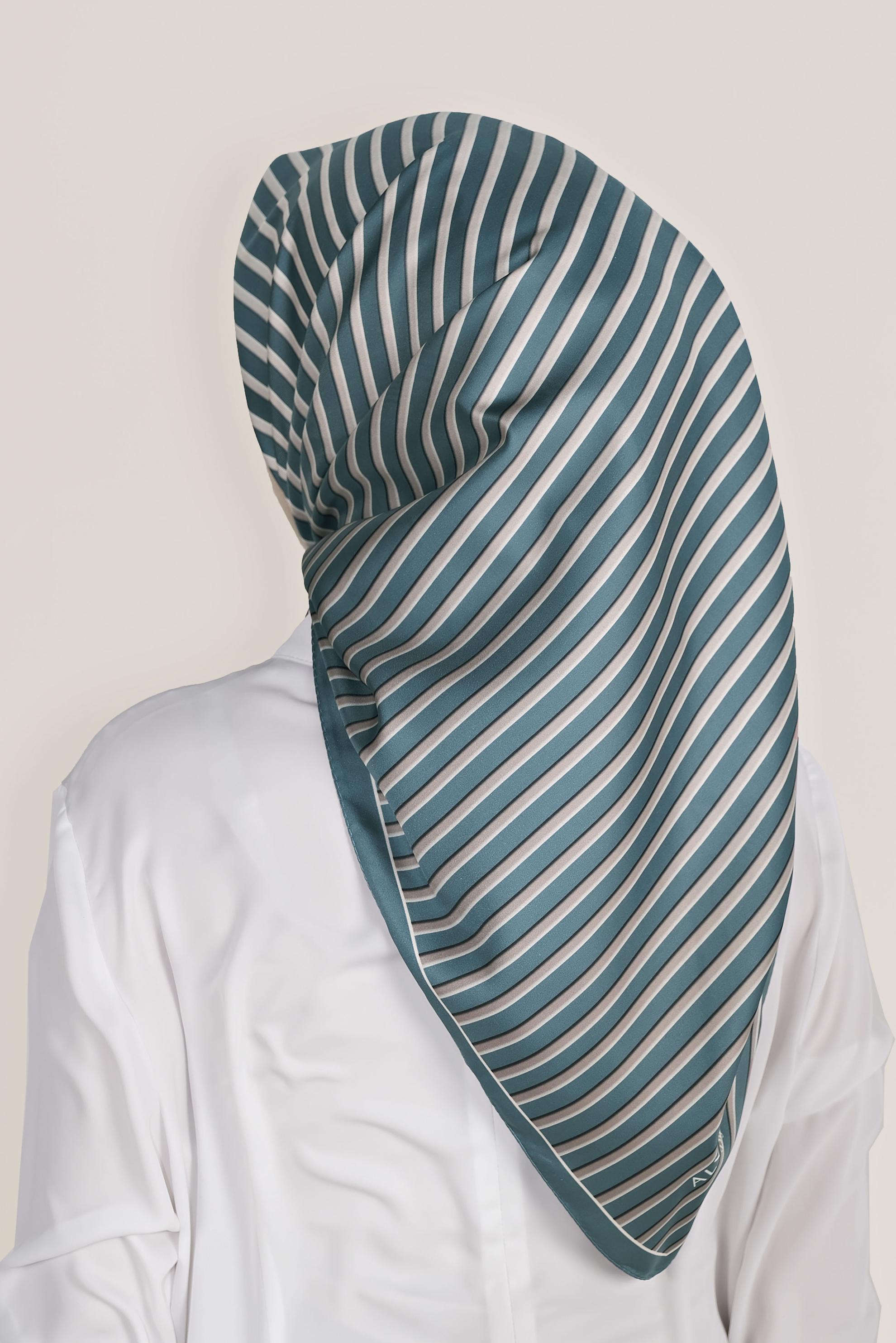 Tesettür giyim LACİVERT ALVİNA DİJİTAL TWİLL EŞARP 8031 