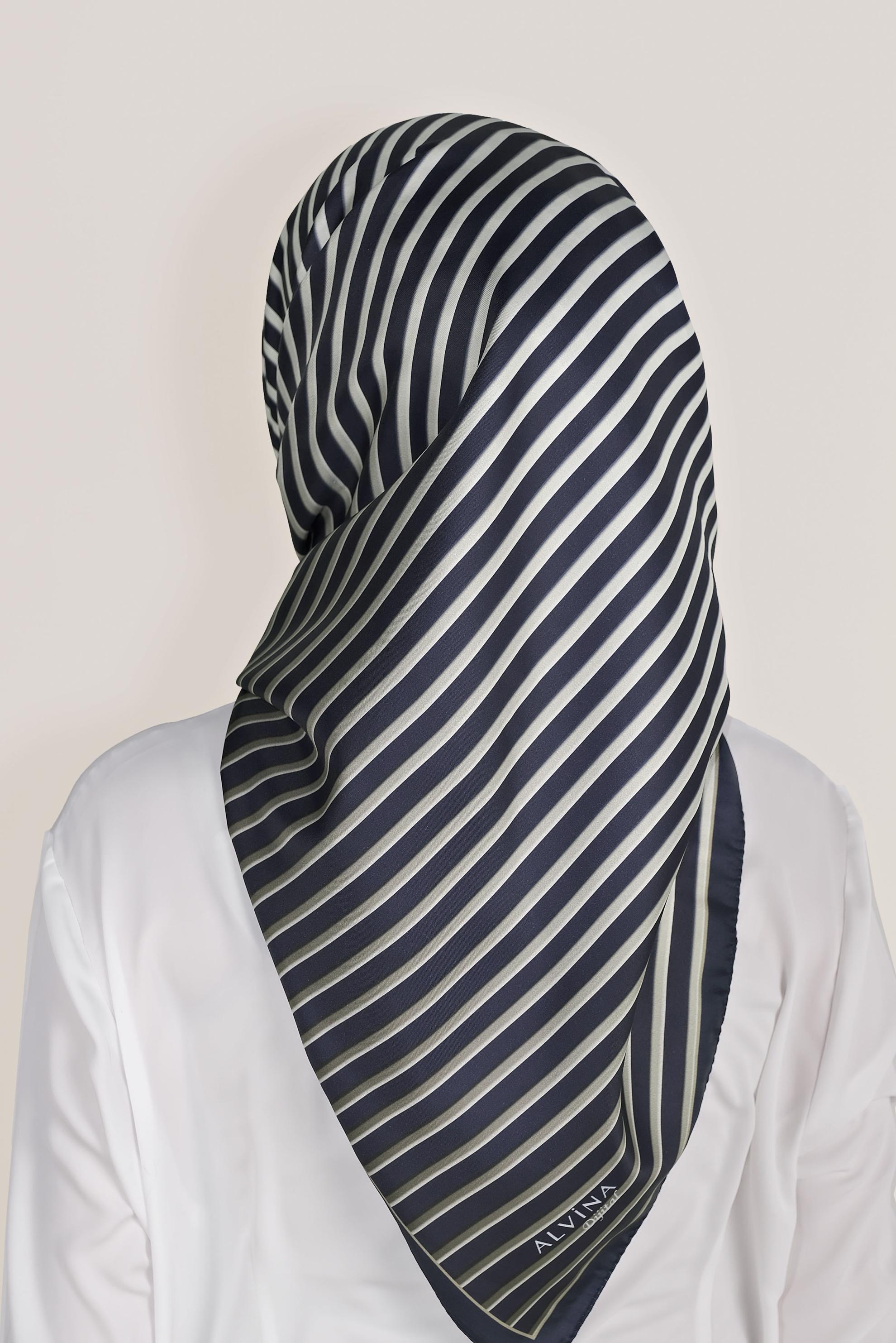 Tesettür giyim LACİVERT ALVİNA DİJİTAL TWİLL EŞARP 8031 