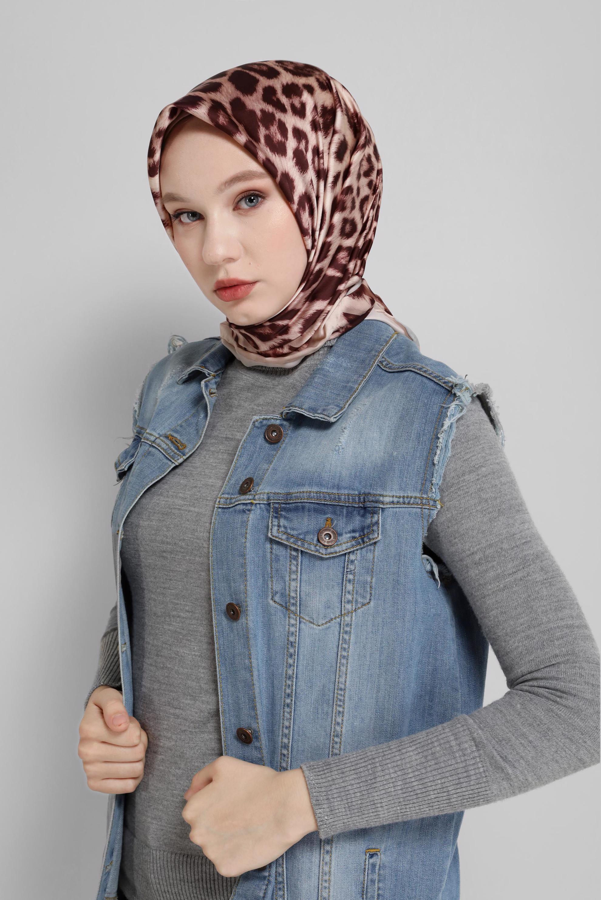 Tesettür giyim PUDRA ALVİNA DİJİTAL LEOPAR EŞARP 8032 