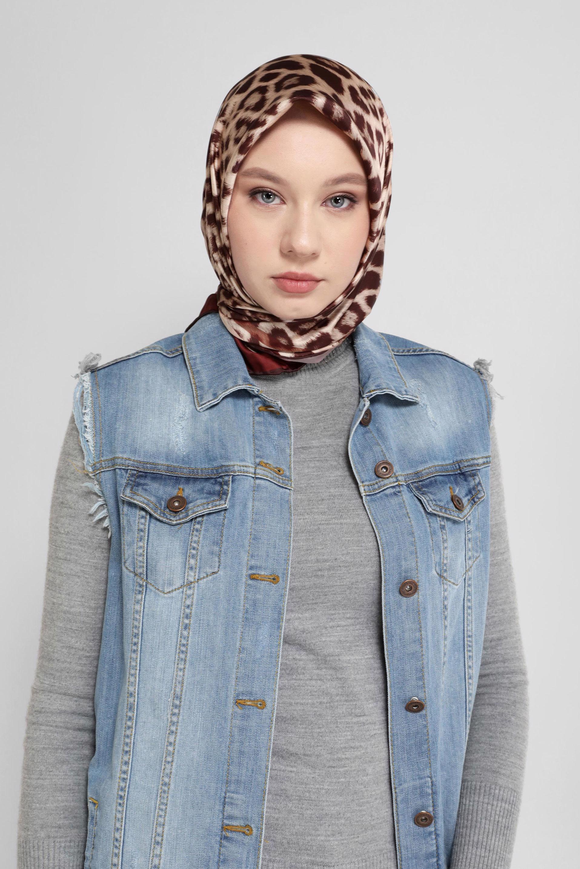 Vêtements hijab ROUGE BORDEAUX FOULARD HIJAB MOTIF LÉOPARD ALVİNA 8032