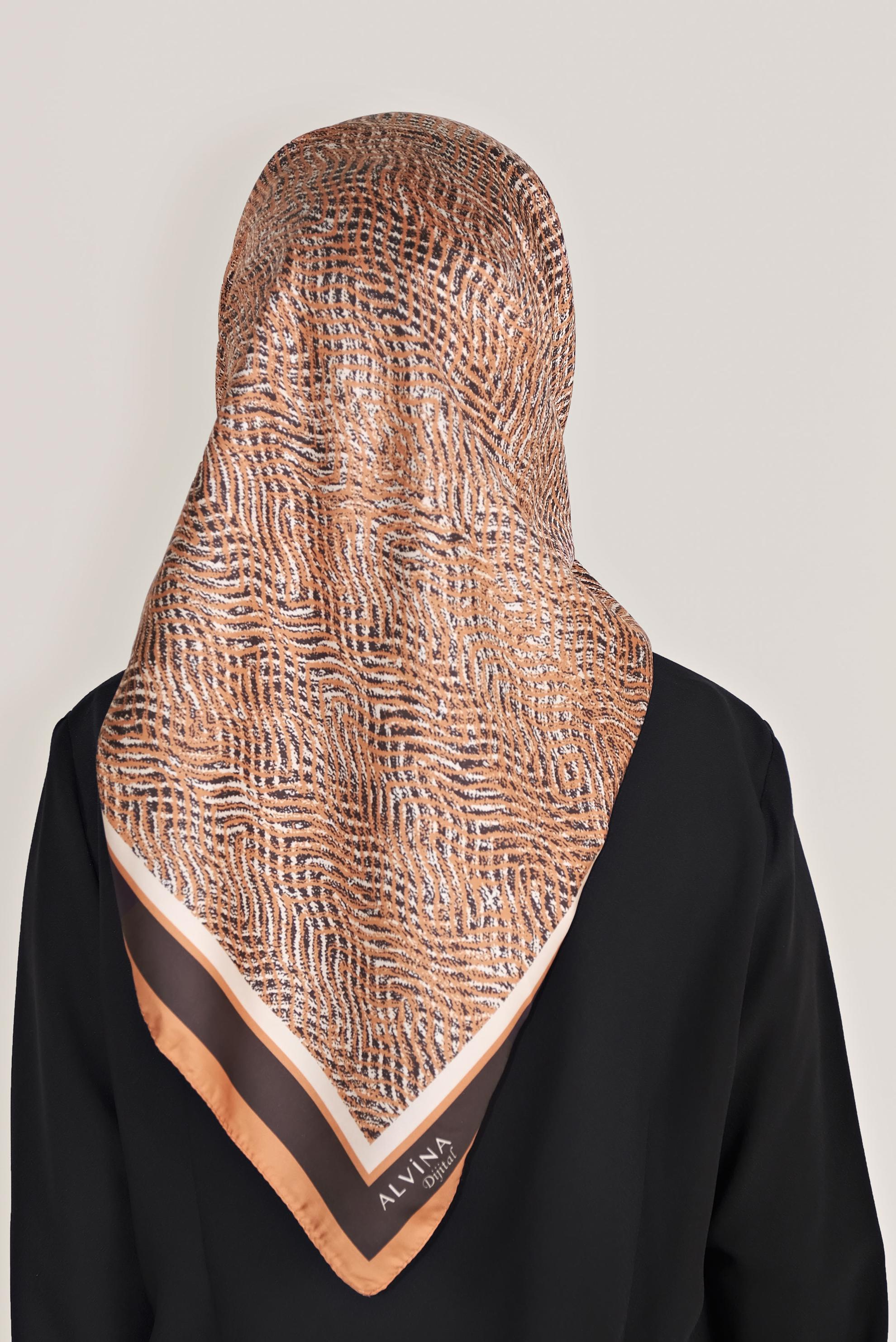 Tesettür giyim ALTIN ALVİNA DİJİTAL TWİLL EŞARP 8036 