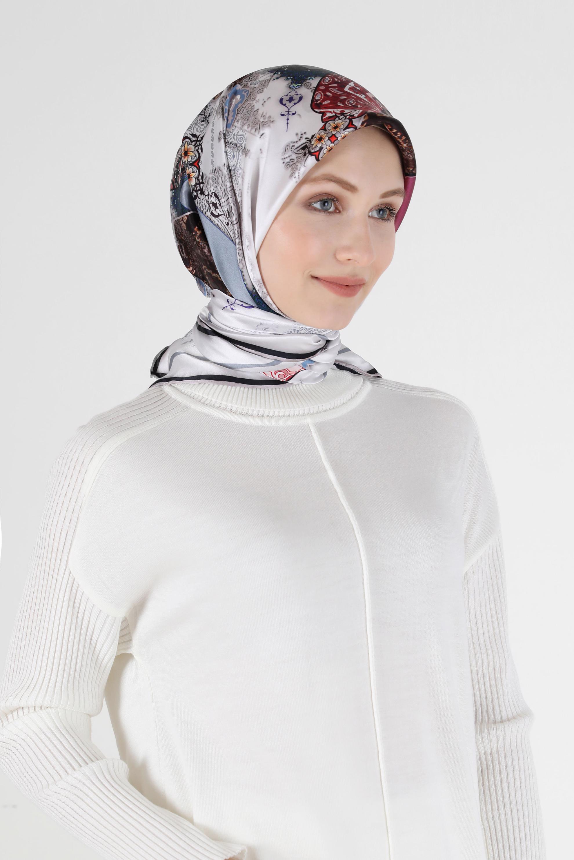 Tesettür giyim GÜMÜŞ ALVİNA DESENLİ İPEK EŞARP 31169 