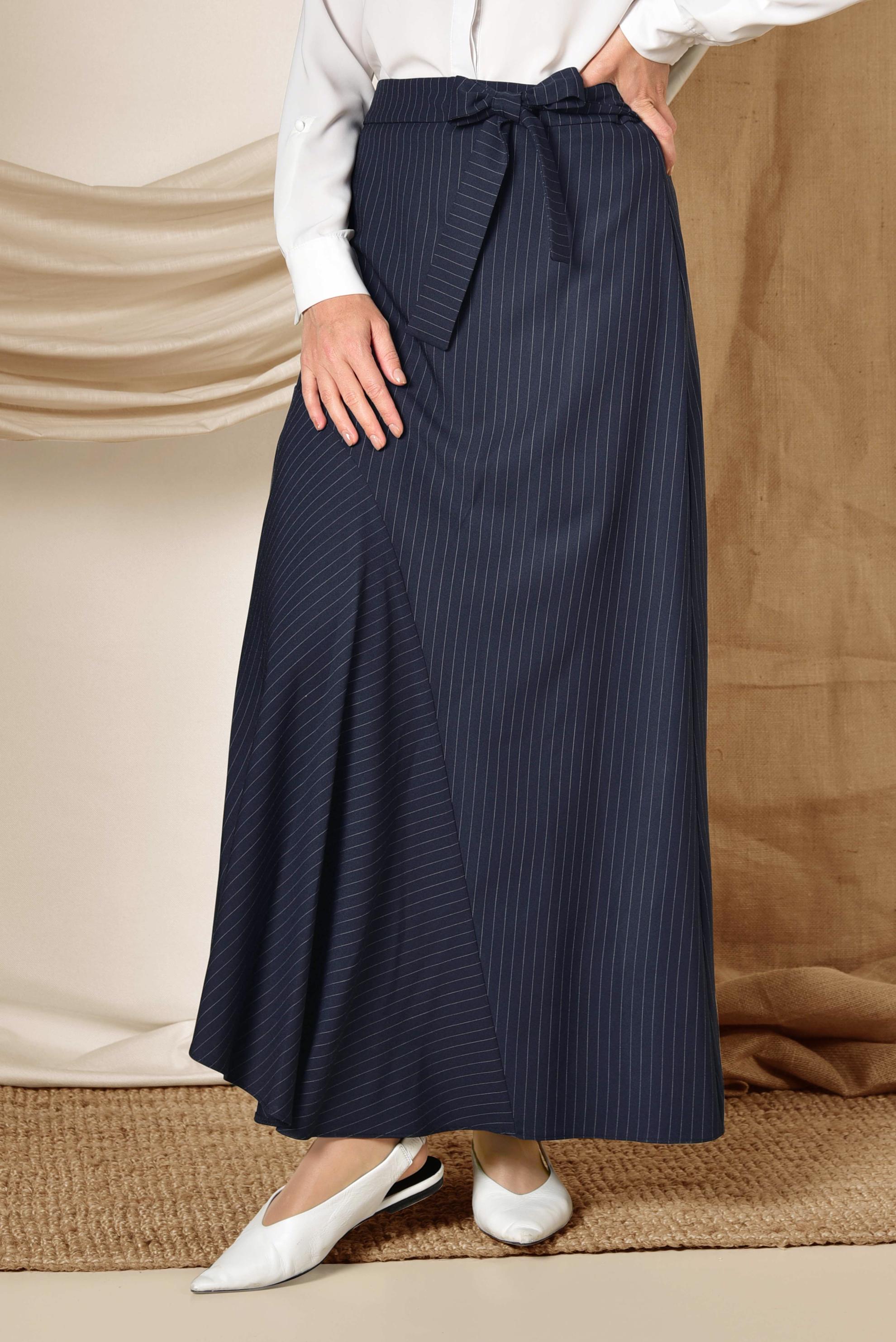 Tesettür giyim LACİVERT ÇİZGİ DESENLİ ASİMETRİK KESİM ETEK 6310