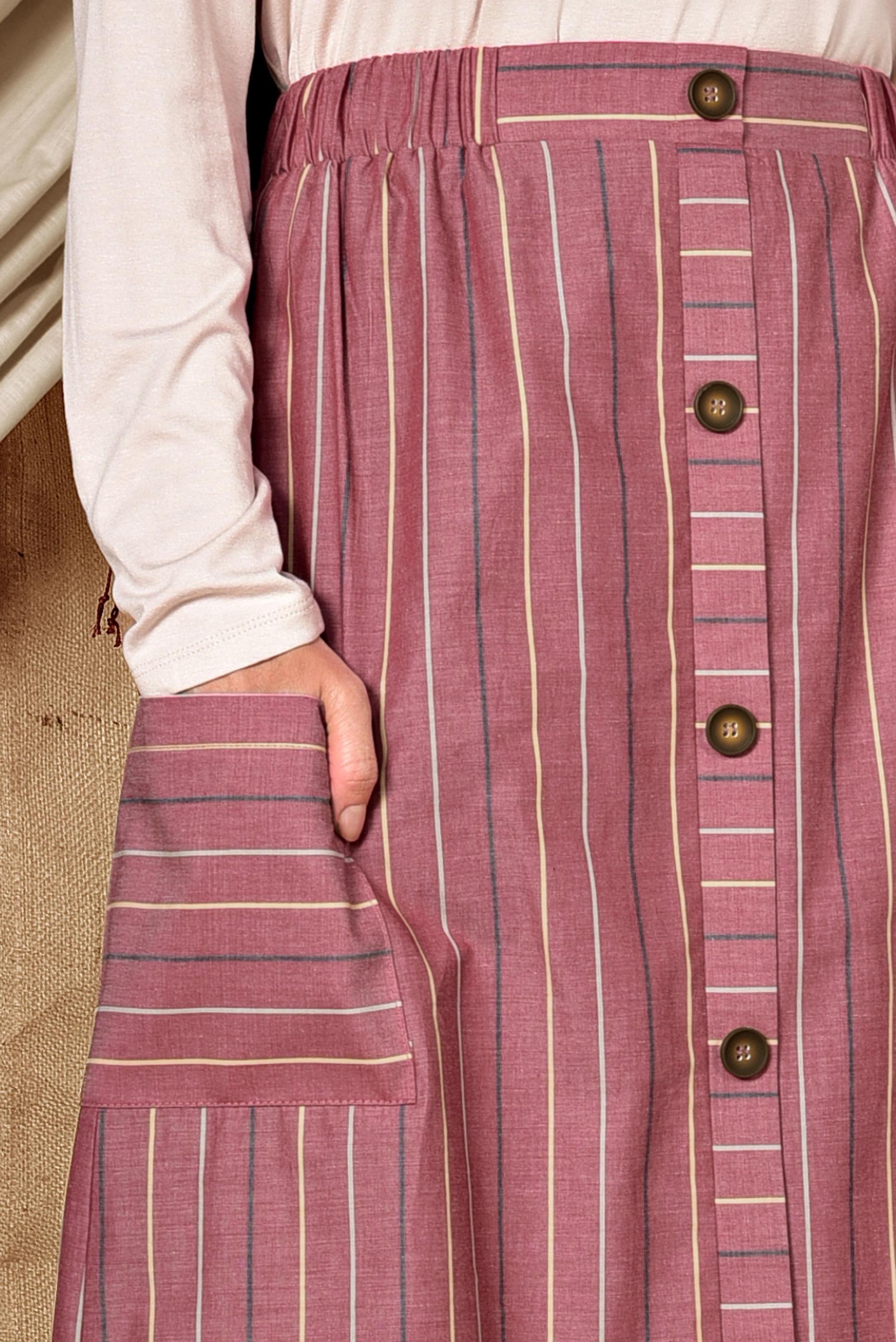 Tesettür giyim BORDO ÇİZGİ DESENLİ VE ÖNDEN DÜĞMELİ ETEK 6341