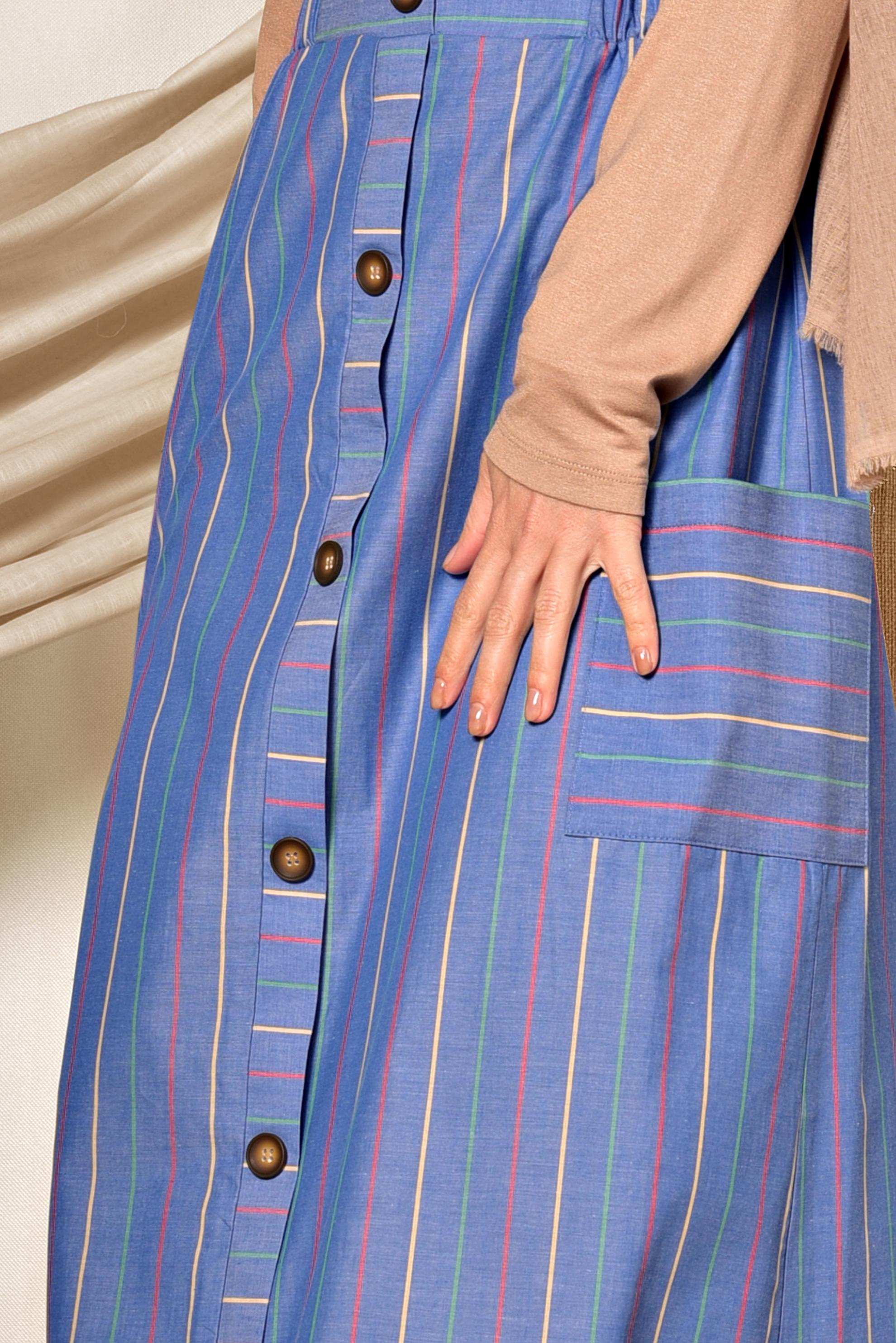 Tesettür giyim LACİVERT ÇİZGİ DESENLİ VE ÖNDEN DÜĞMELİ ETEK 6341